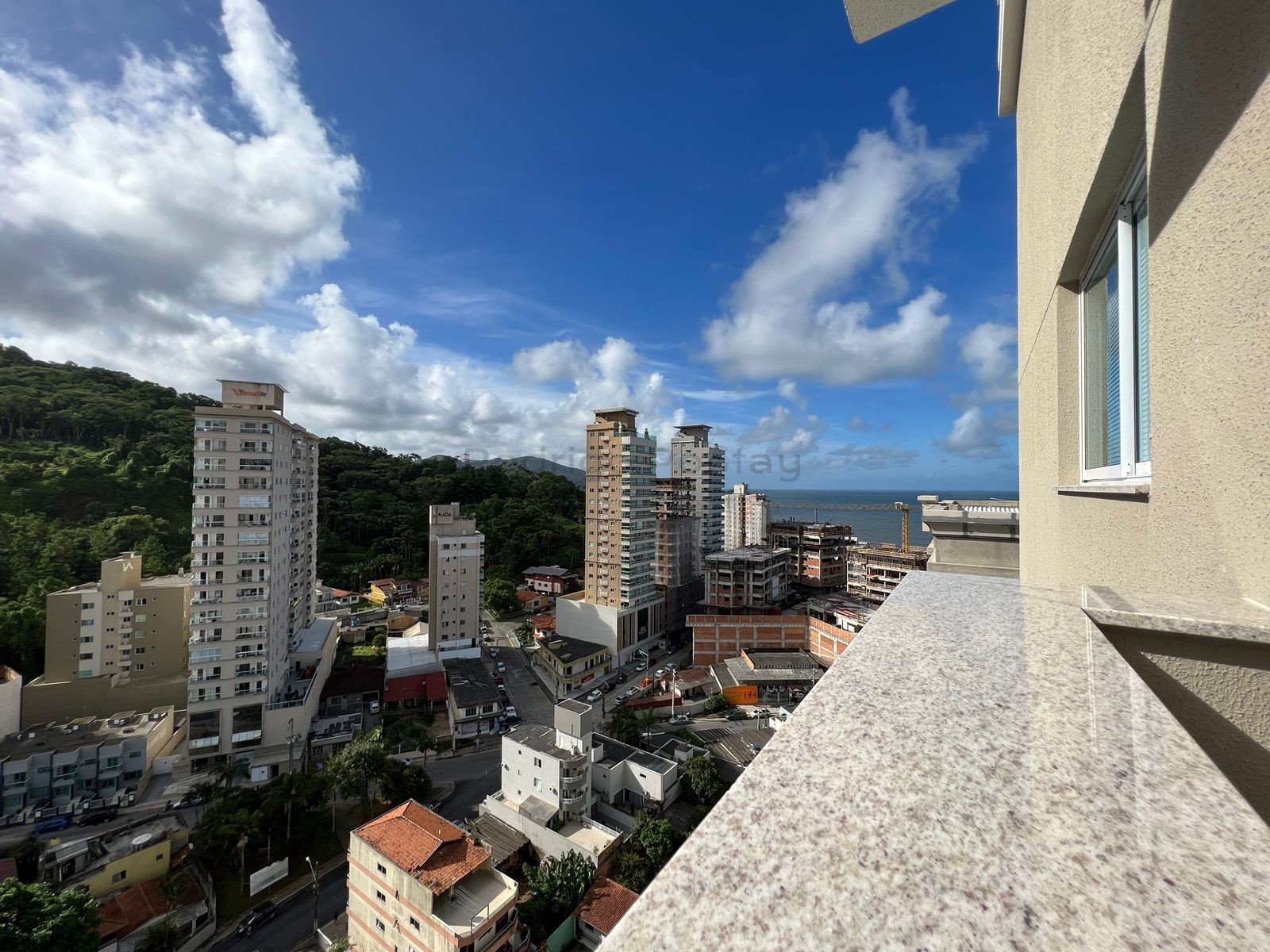 Apartamento com 3 quartos finamente mobiliado - com vista mar e lazer completo