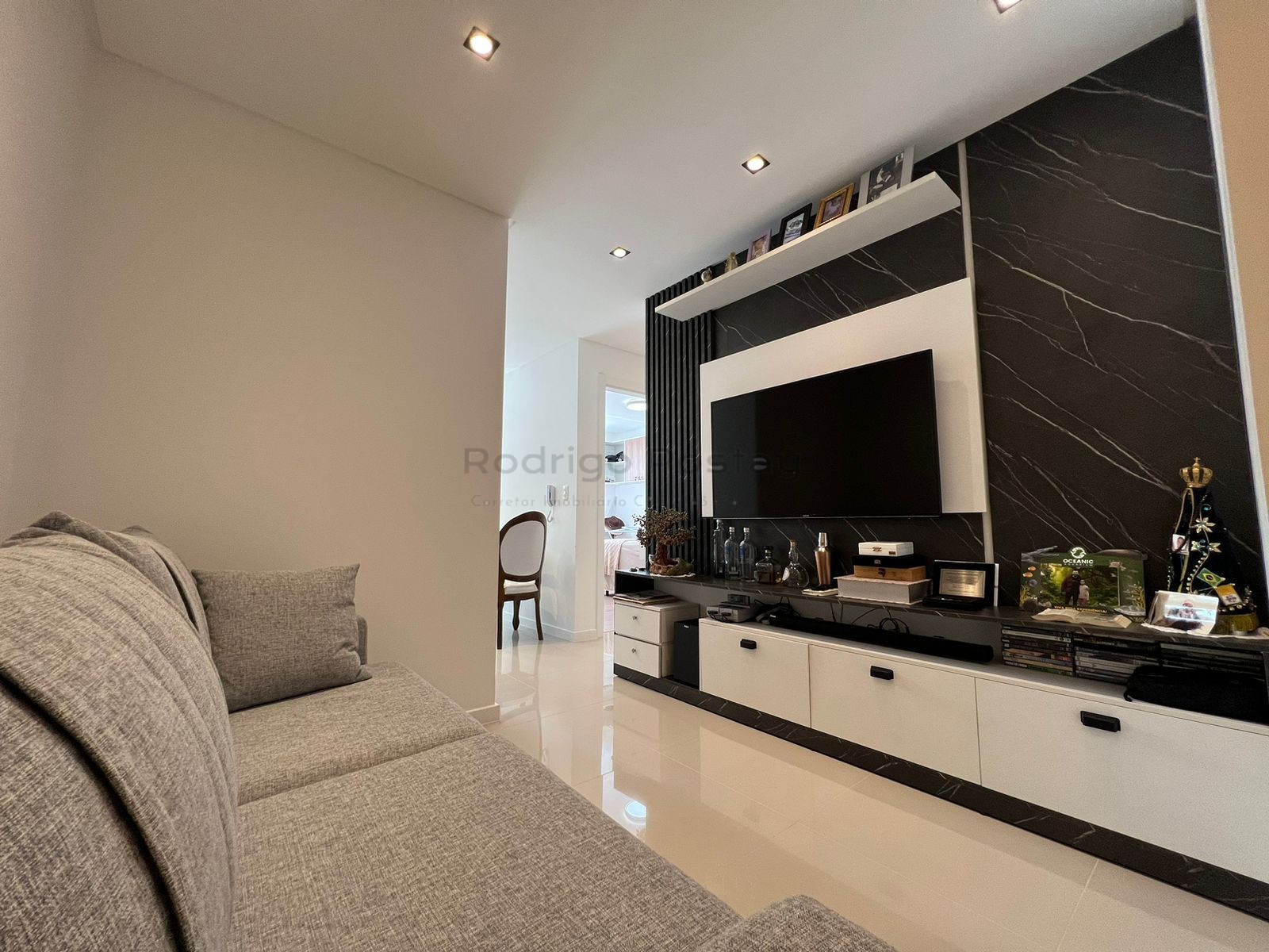 Apartamento com 3 quartos finamente mobiliado - com vista mar e lazer completo