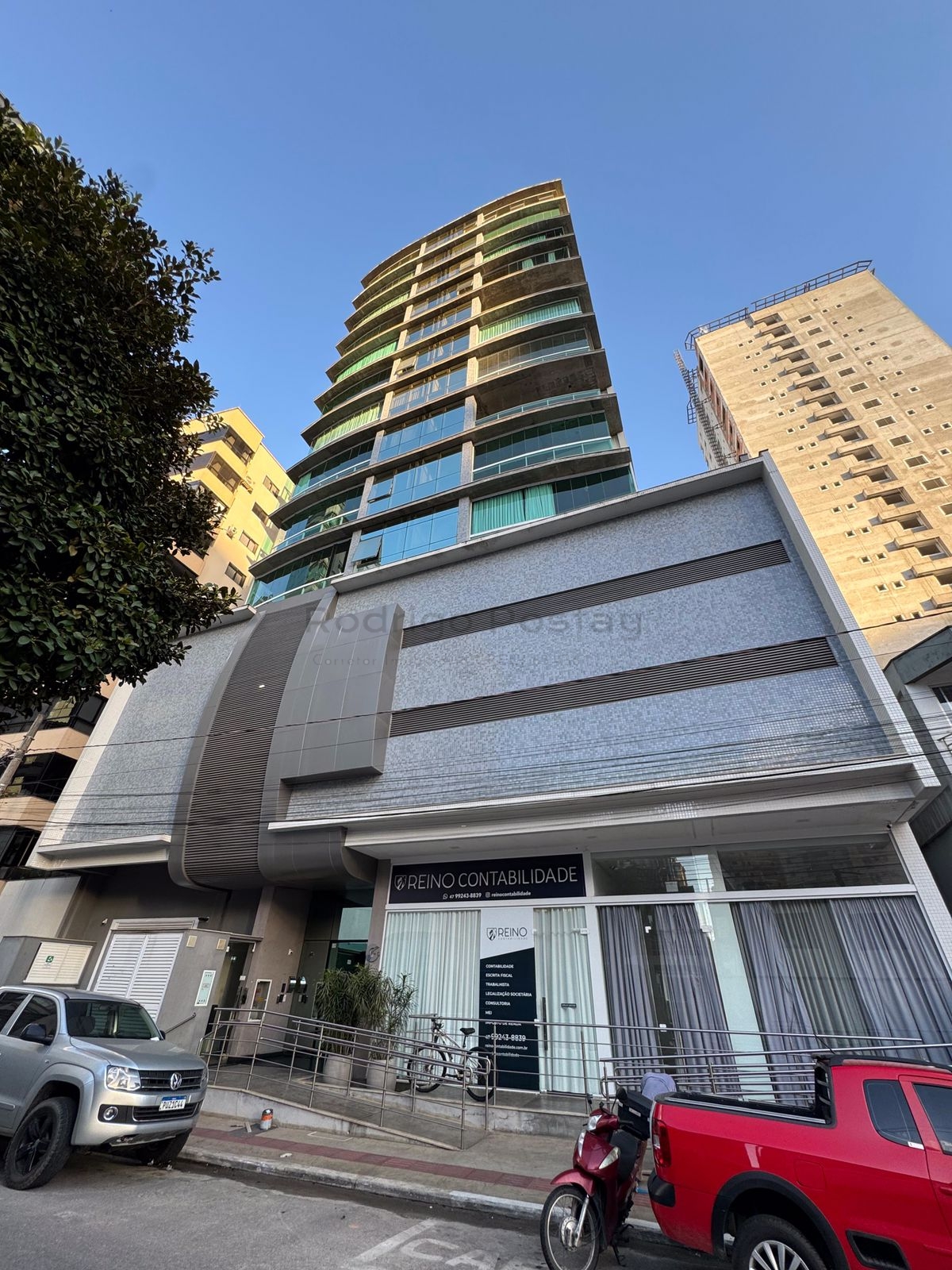 Apartamento finamente mobiliado no Saint Gabriel Residence - Meia Praia 