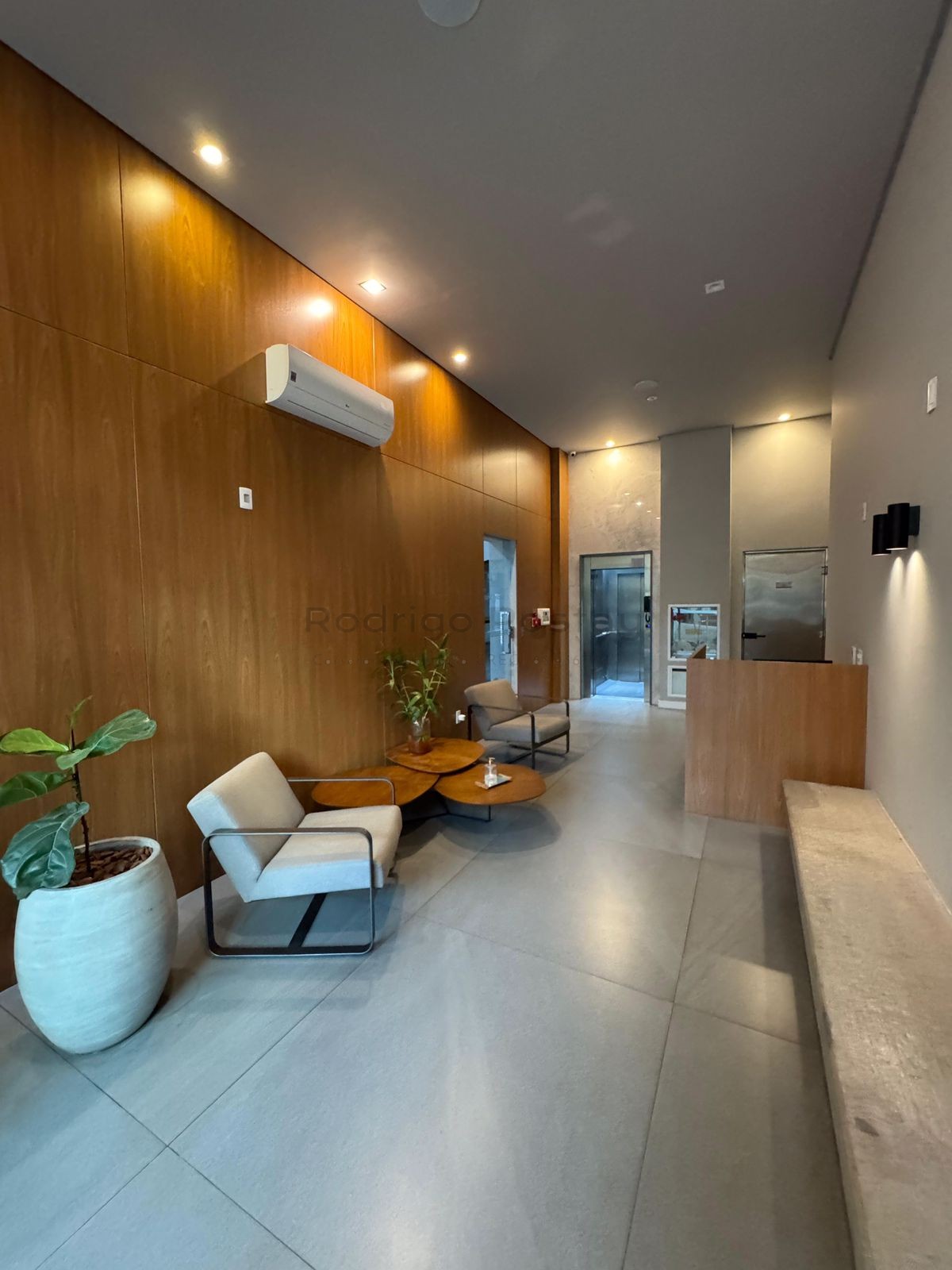 Apartamento finamente mobiliado no Saint Gabriel Residence - Meia Praia 