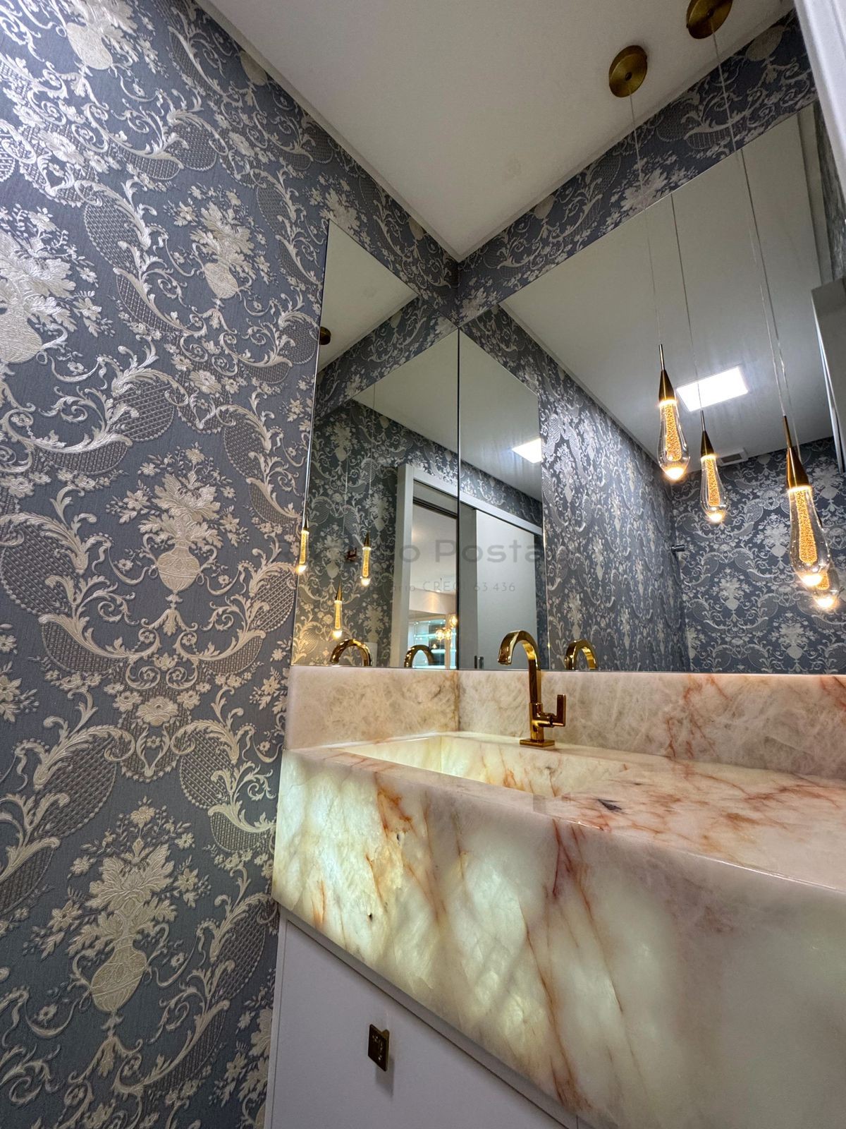 Apartamento finamente mobiliado no Saint Gabriel Residence - Meia Praia 