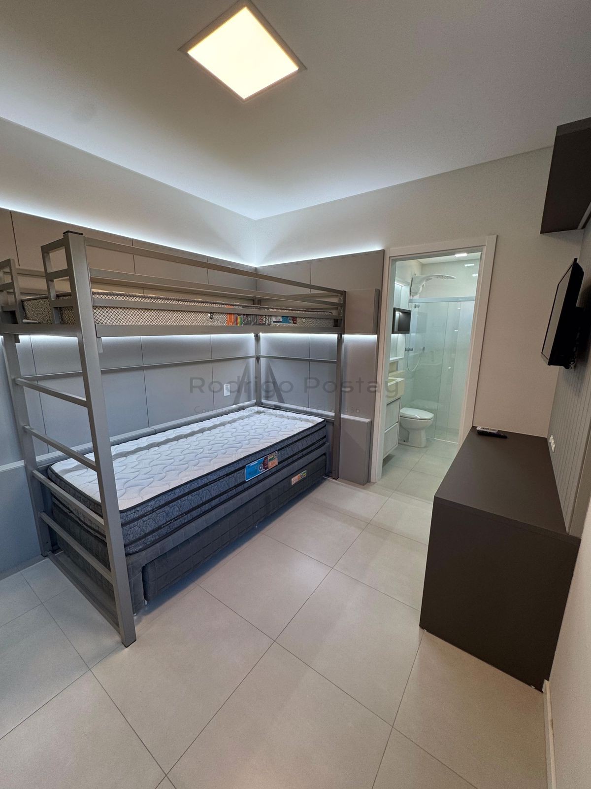 Apartamento finamente mobiliado no Saint Gabriel Residence - Meia Praia 