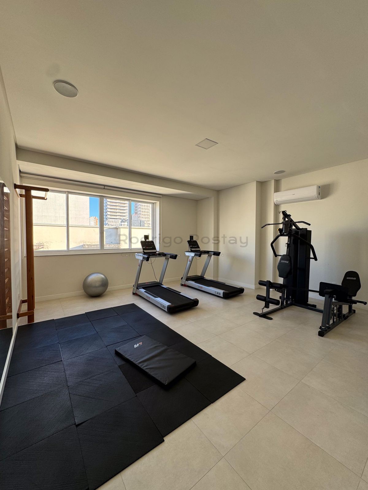 Apartamento finamente mobiliado no Saint Gabriel Residence - Meia Praia 