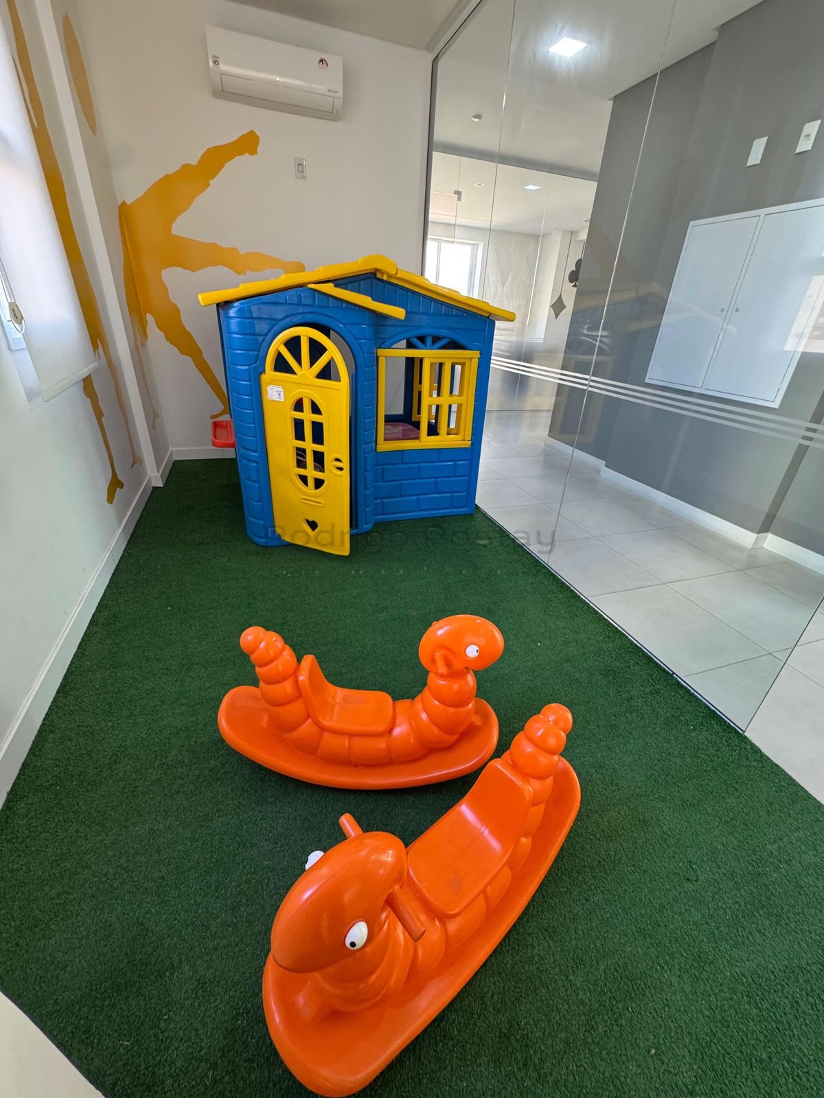 Apartamento finamente mobiliado no Saint Gabriel Residence - Meia Praia 