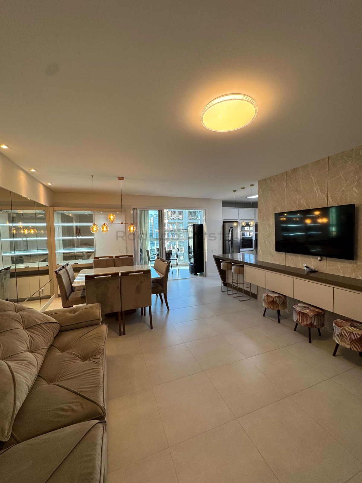 Apartamento finamente mobiliado no Saint Gabriel Residence - Meia Praia 