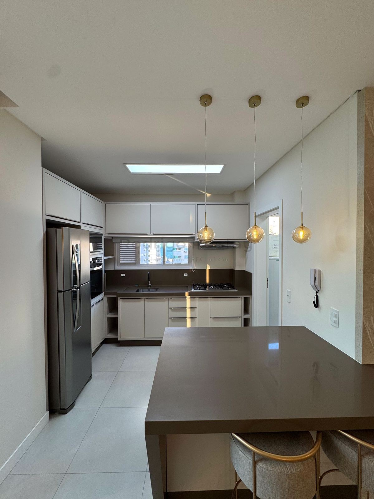 Apartamento finamente mobiliado no Saint Gabriel Residence - Meia Praia 