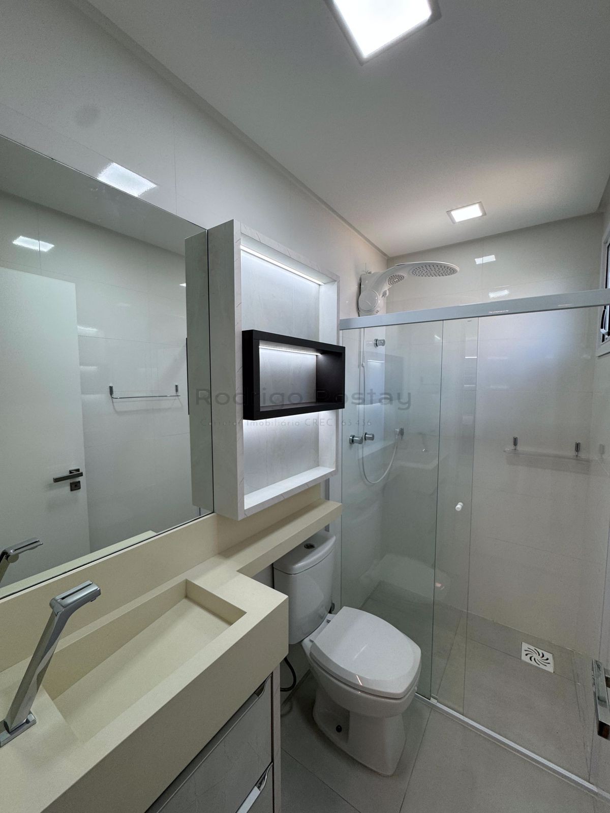 Apartamento finamente mobiliado no Saint Gabriel Residence - Meia Praia 