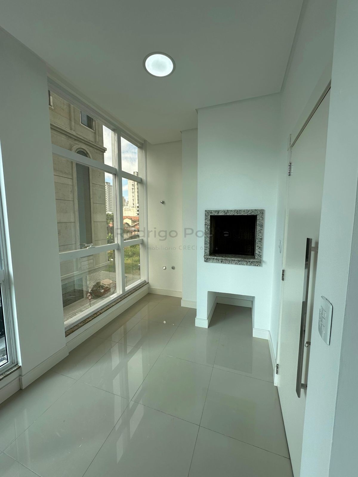 Apartamento no Santa Monica Residence com opção de parcelamento em até 72x - Meia Praia