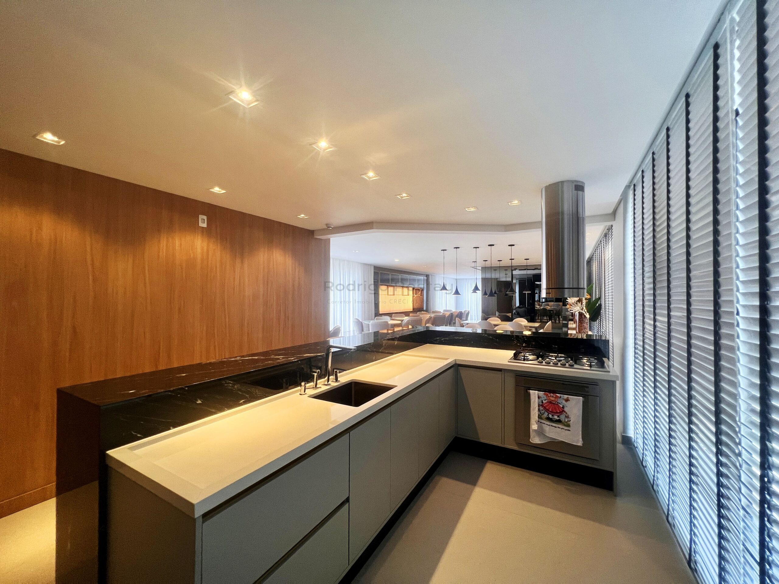 Apartamento no Residencial Santa Monica com lazer completo - Meia Praia Itapema