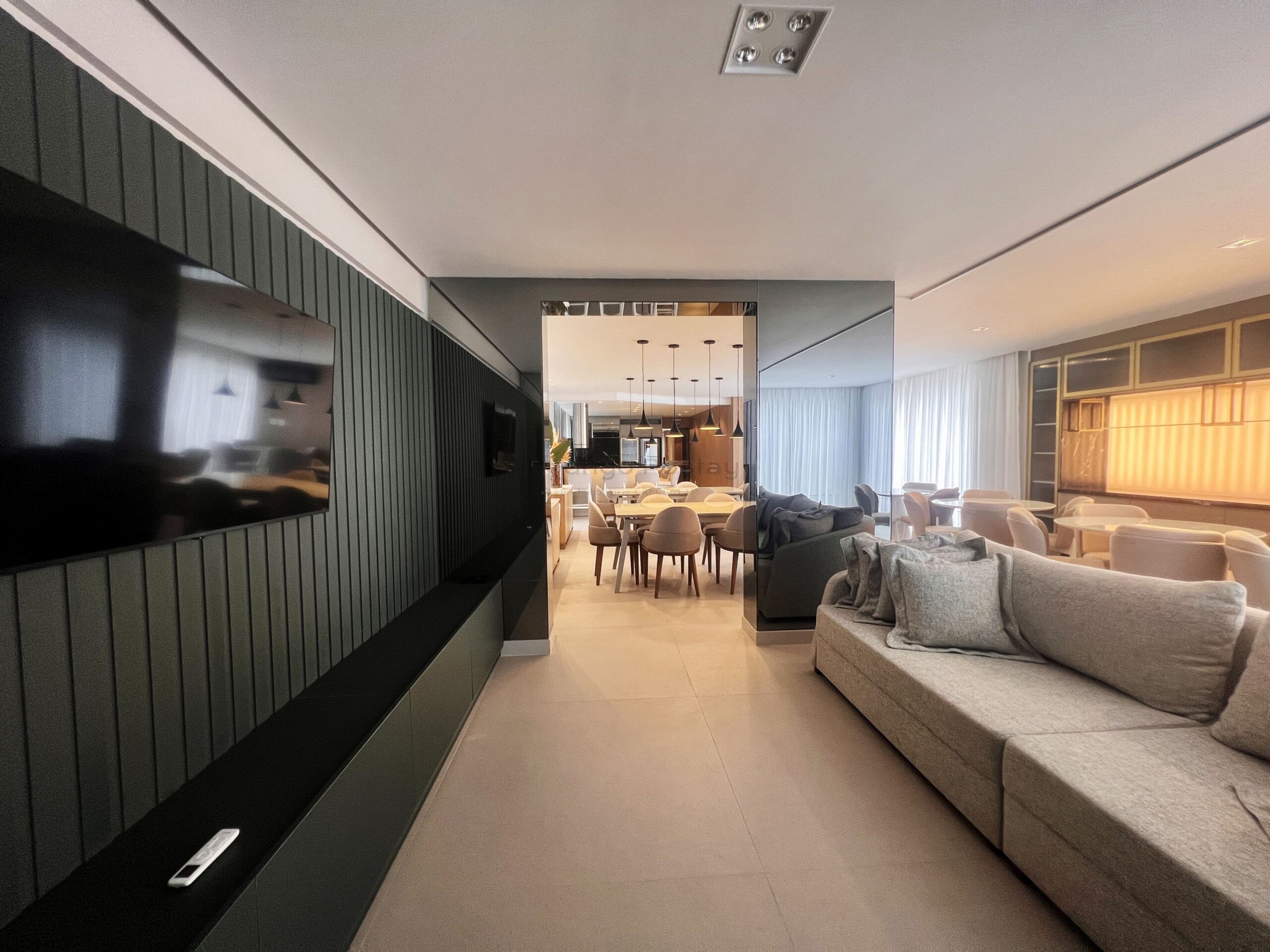 Apartamento no Residencial Santa Monica com lazer completo - Meia Praia Itapema