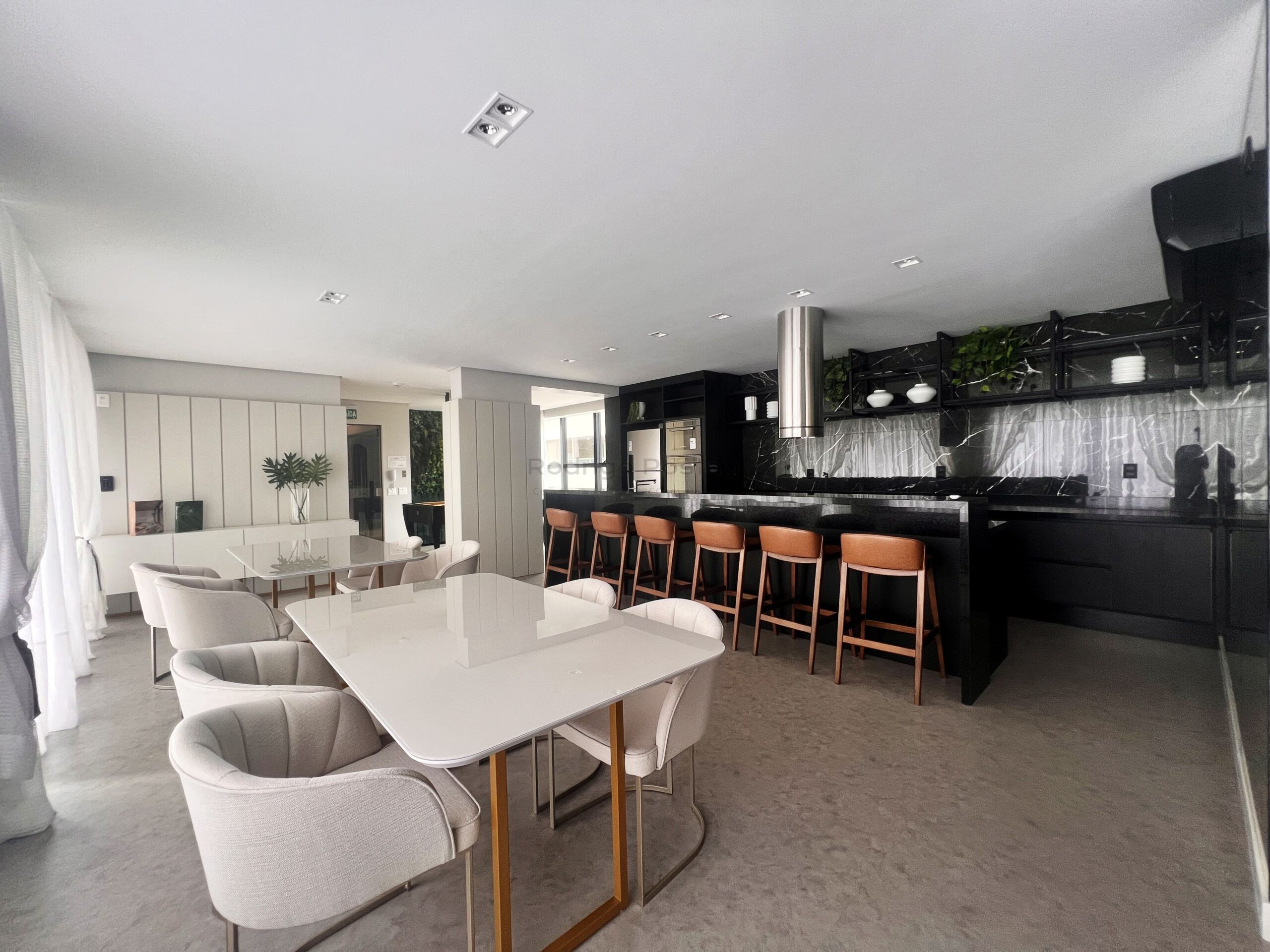 Apartamento no Residencial Santa Monica com lazer completo - Meia Praia Itapema