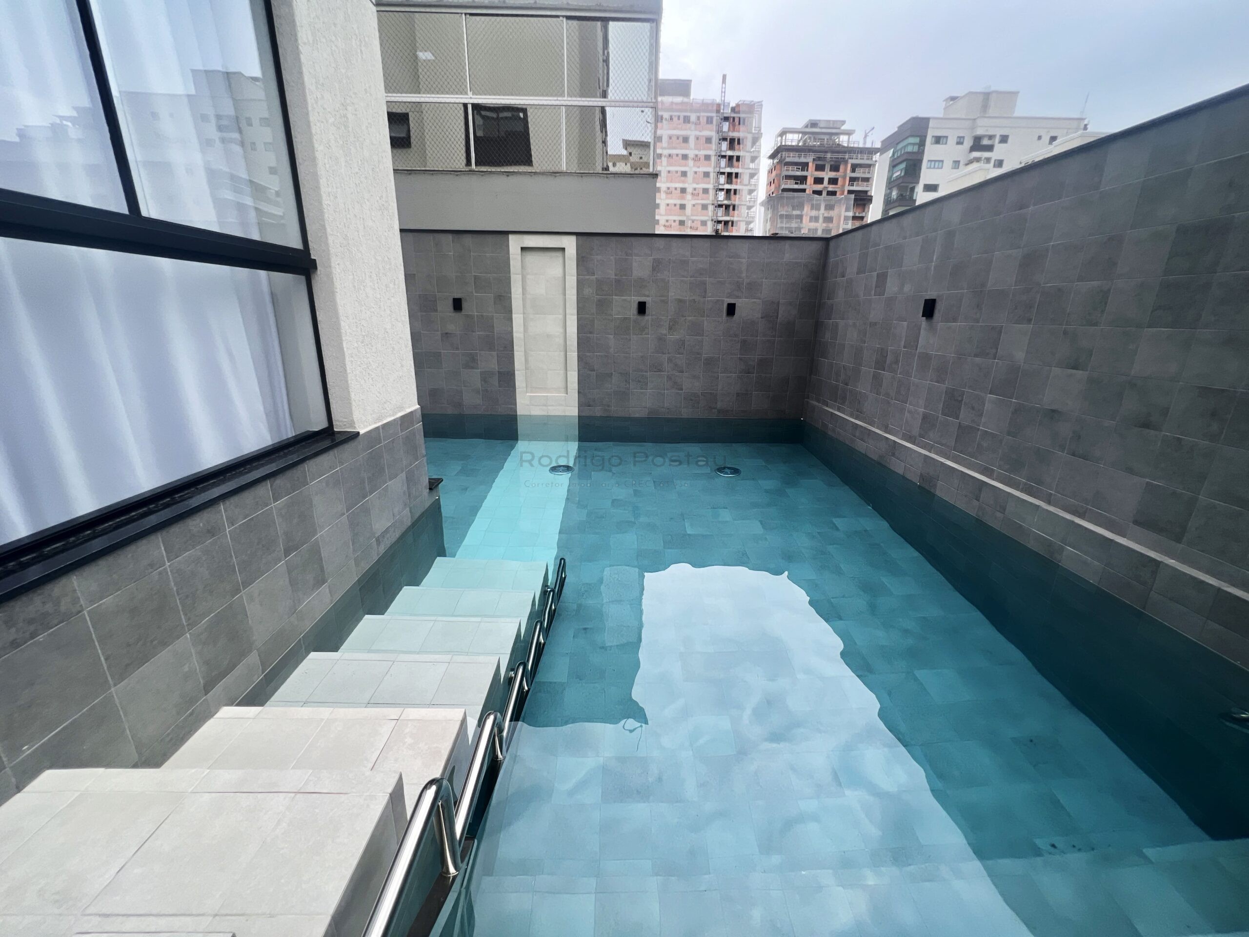 Apartamento no Residencial Santa Monica com lazer completo - Meia Praia Itapema