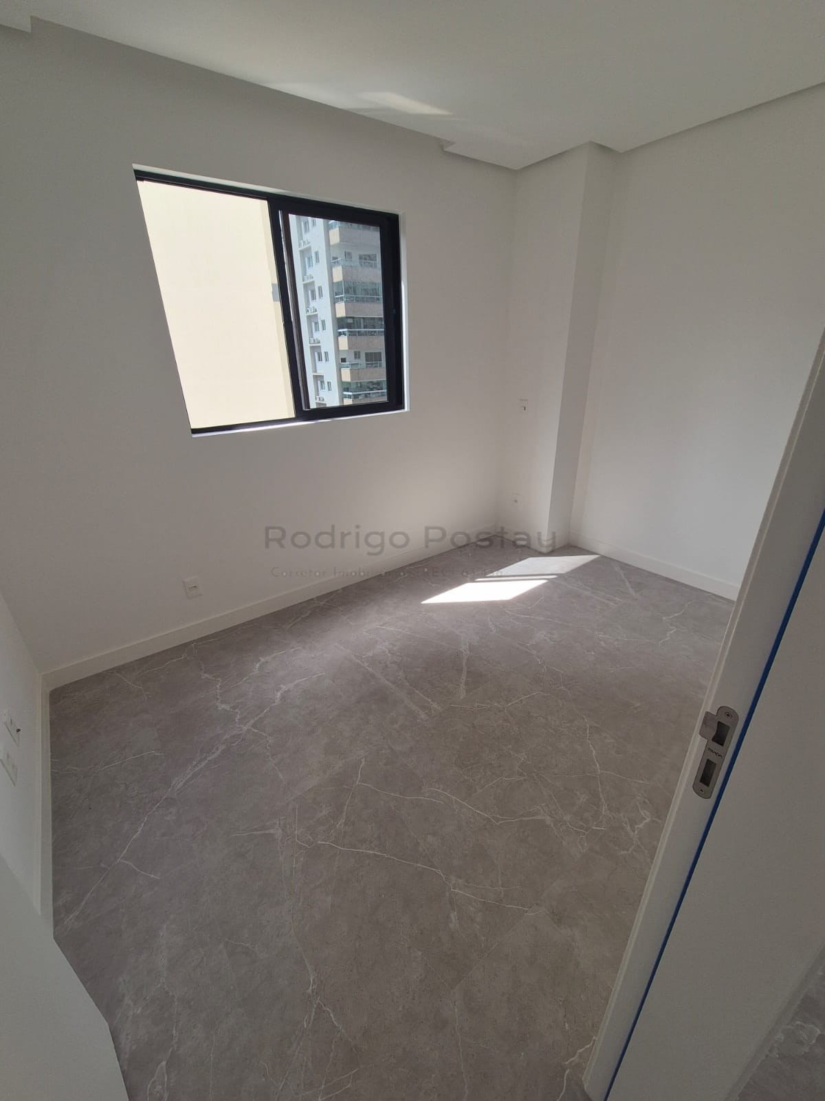 Apartamento no Residencial Santa Monica com lazer completo - Meia Praia Itapema
