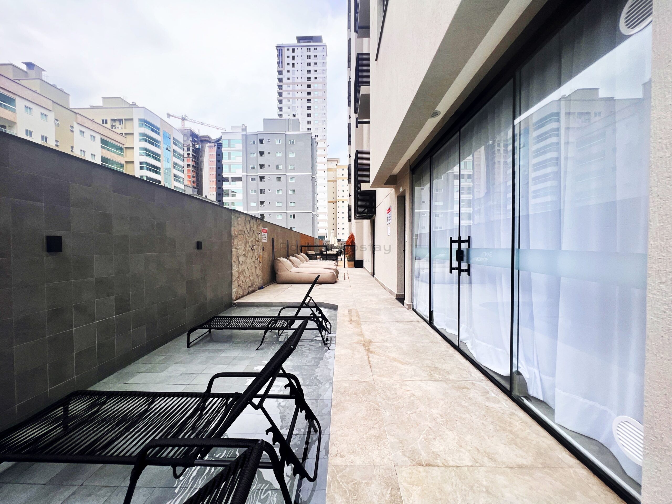 Apartamento no Residencial Santa Monica com lazer completo - Meia Praia Itapema