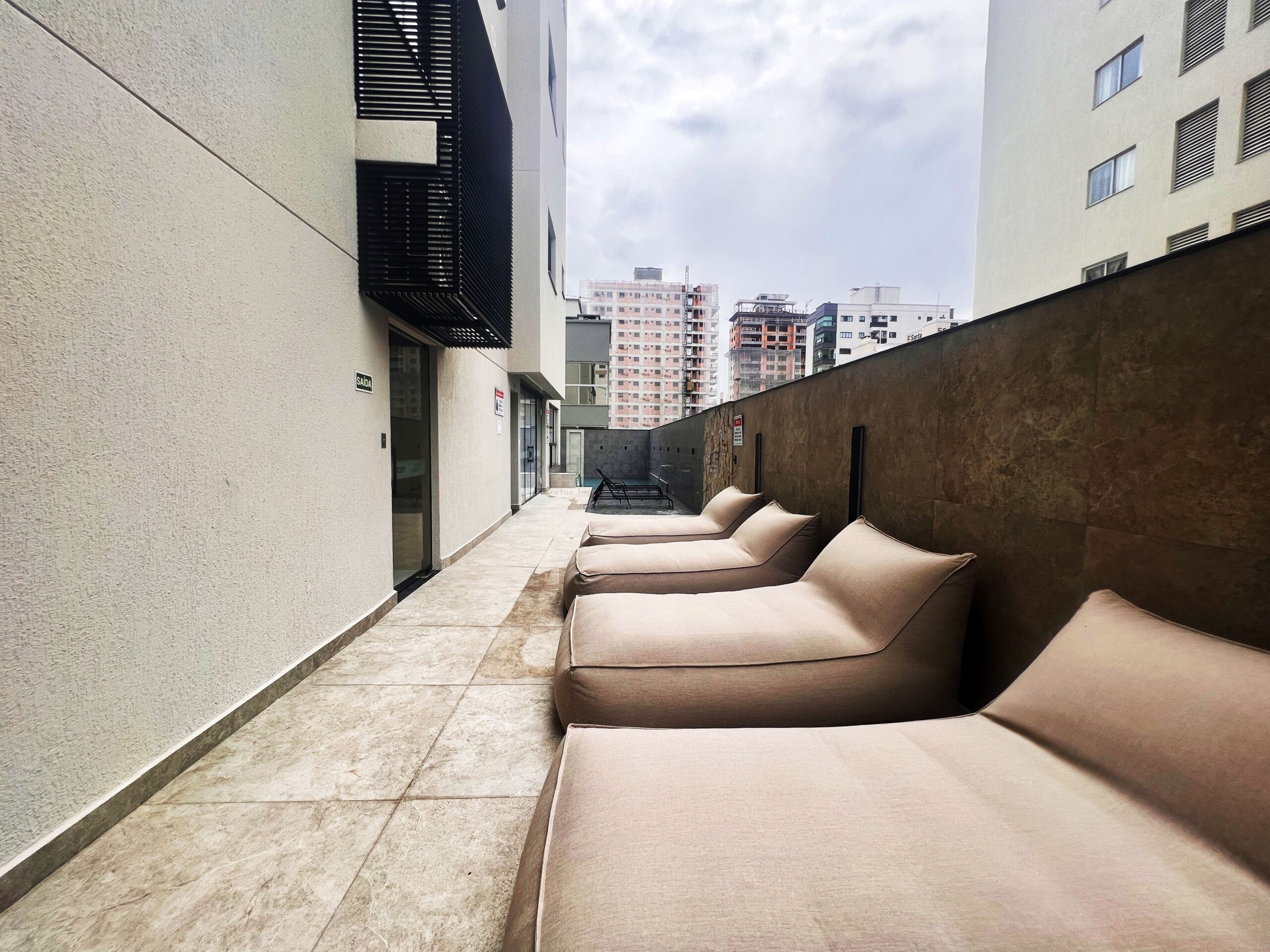 Apartamento no Residencial Santa Monica com lazer completo - Meia Praia Itapema