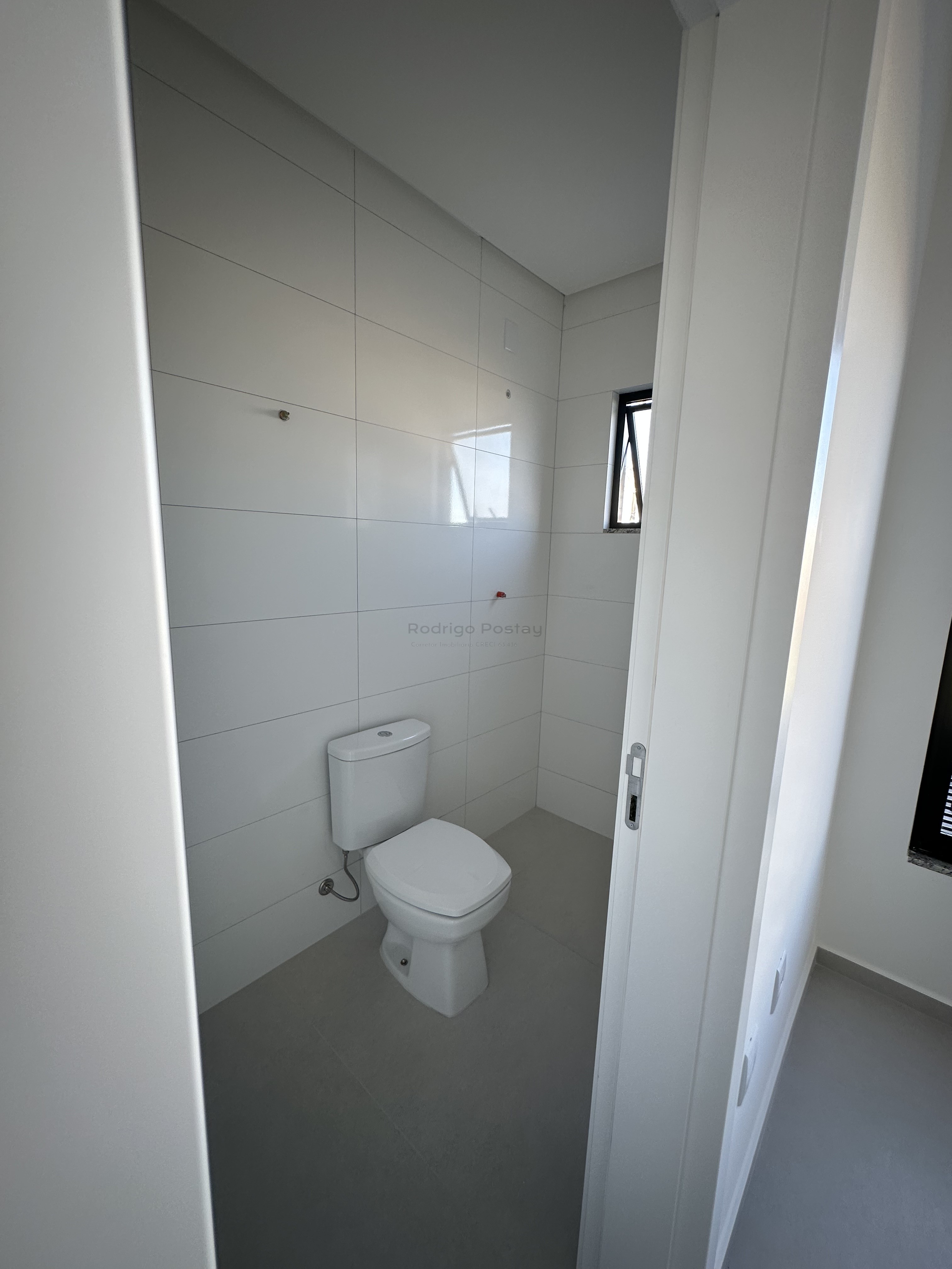 Sobrado alto padrão com 3 quartos e 2 vagas no Morretes