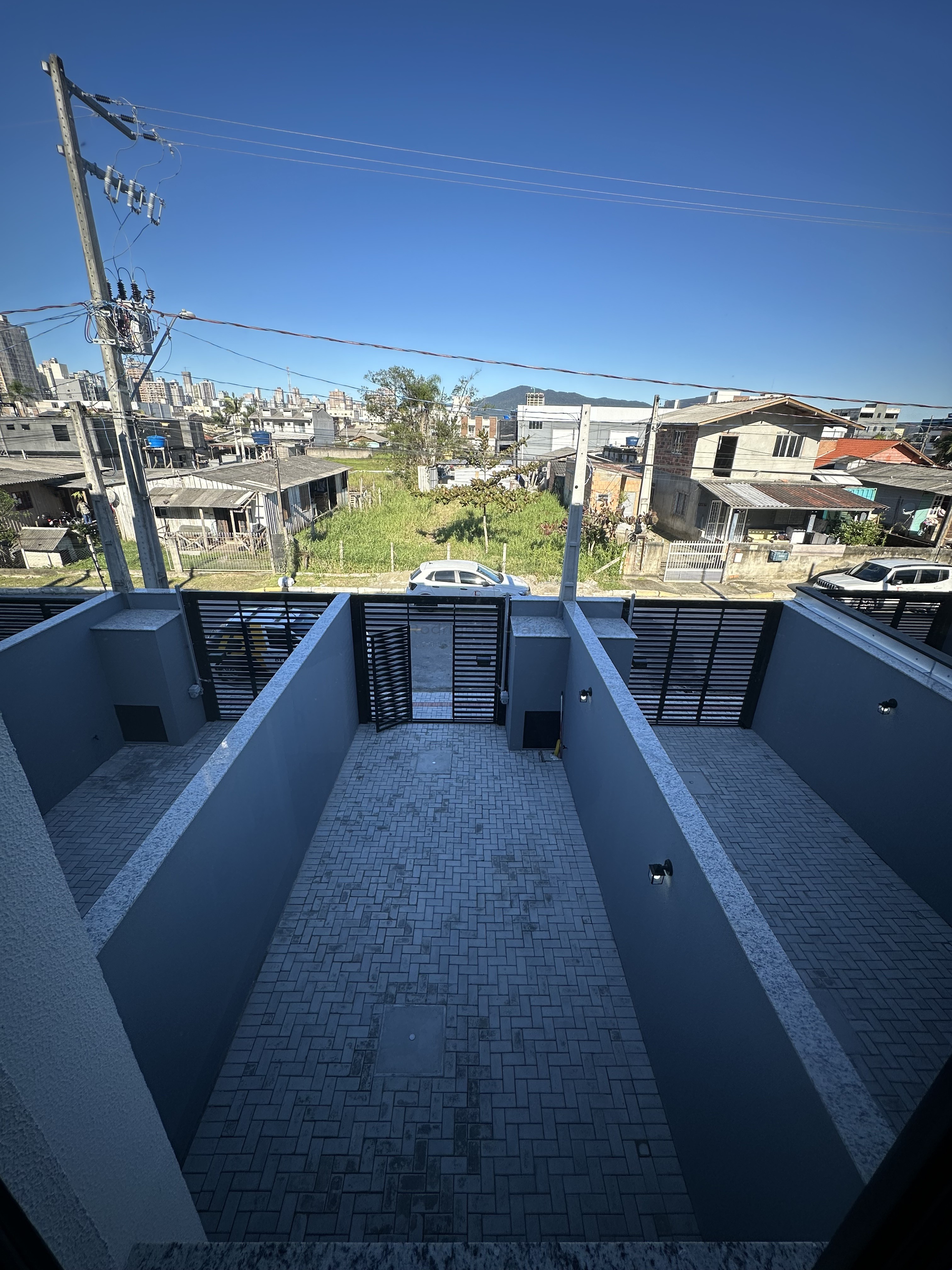 Sobrado alto padrão com 3 quartos e 2 vagas no Morretes