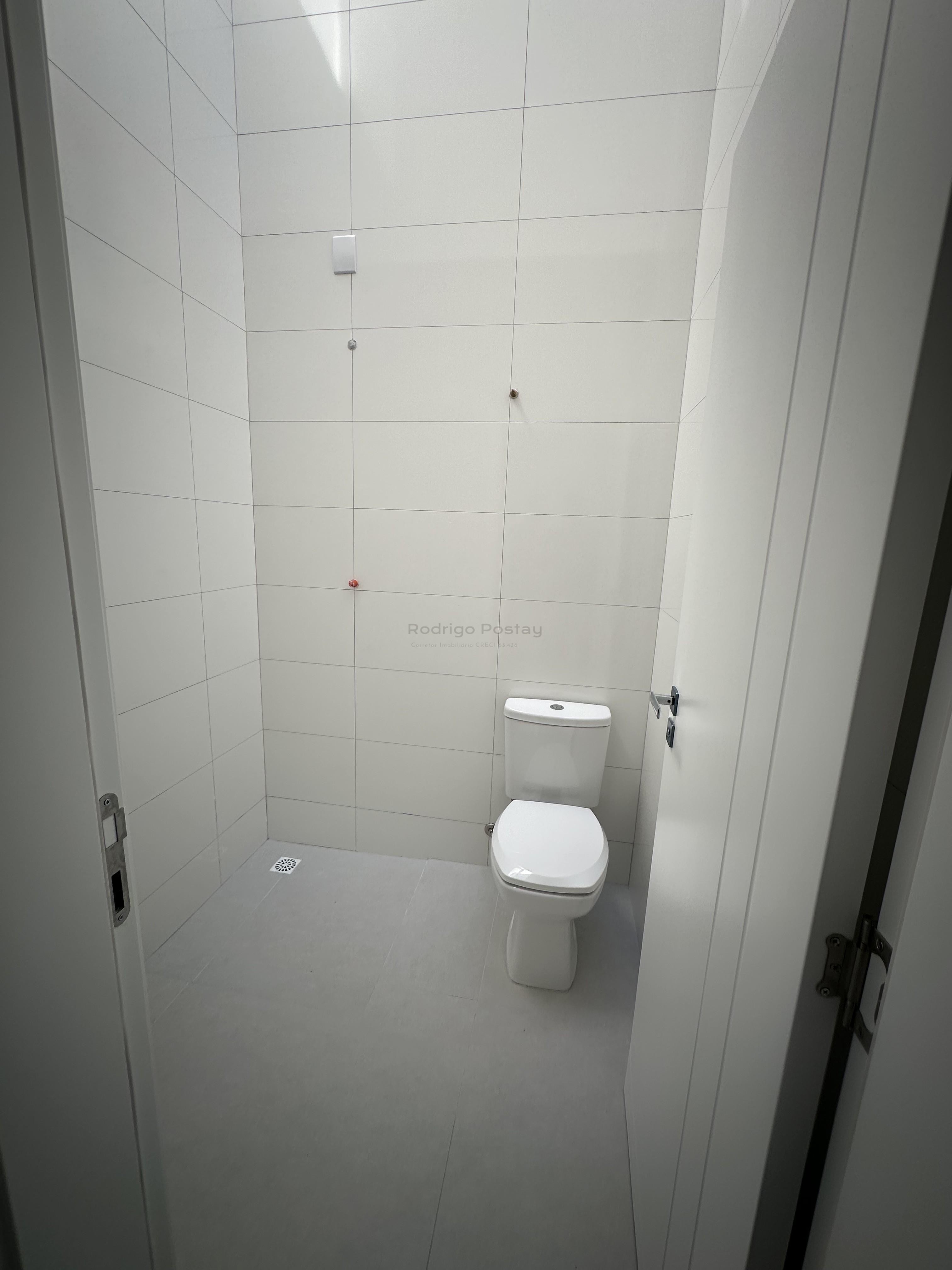 Sobrado alto padrão com 3 quartos e 2 vagas no Morretes