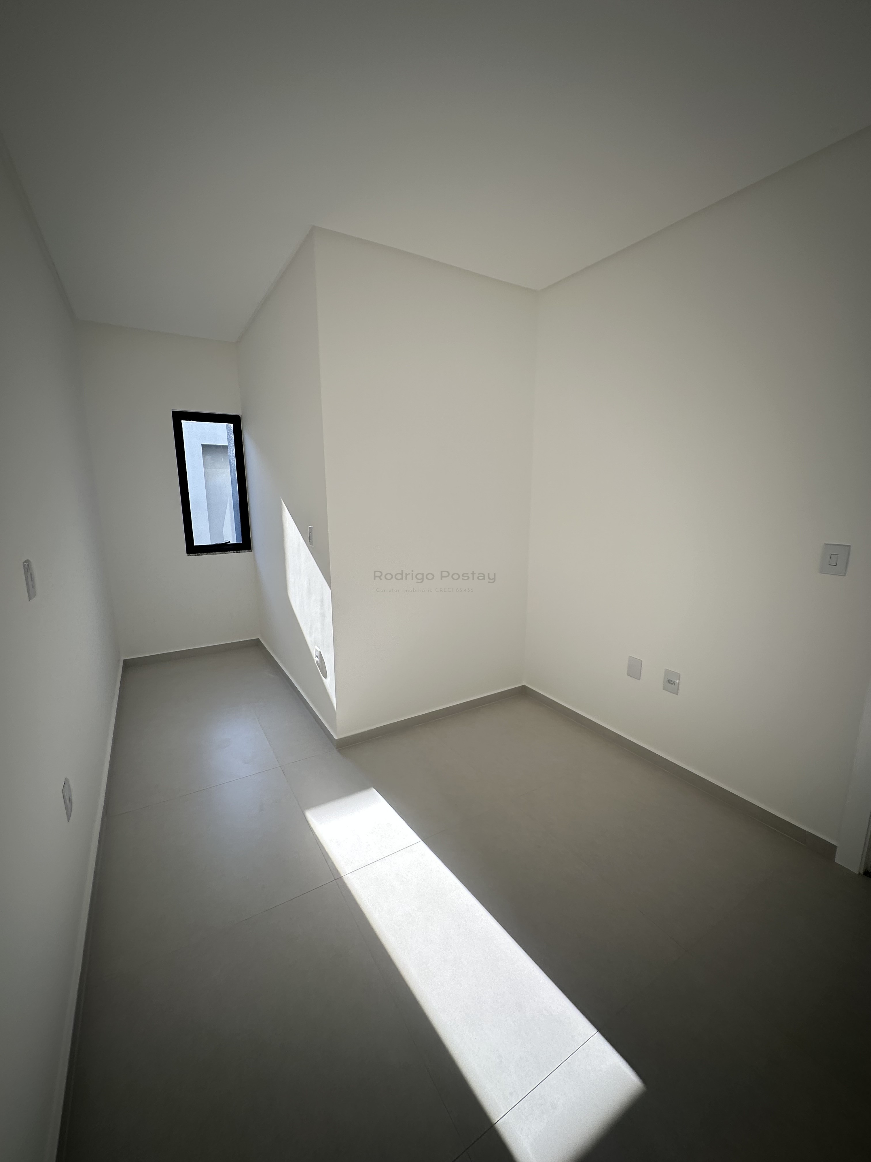 Sobrado alto padrão com 3 quartos e 2 vagas no Morretes