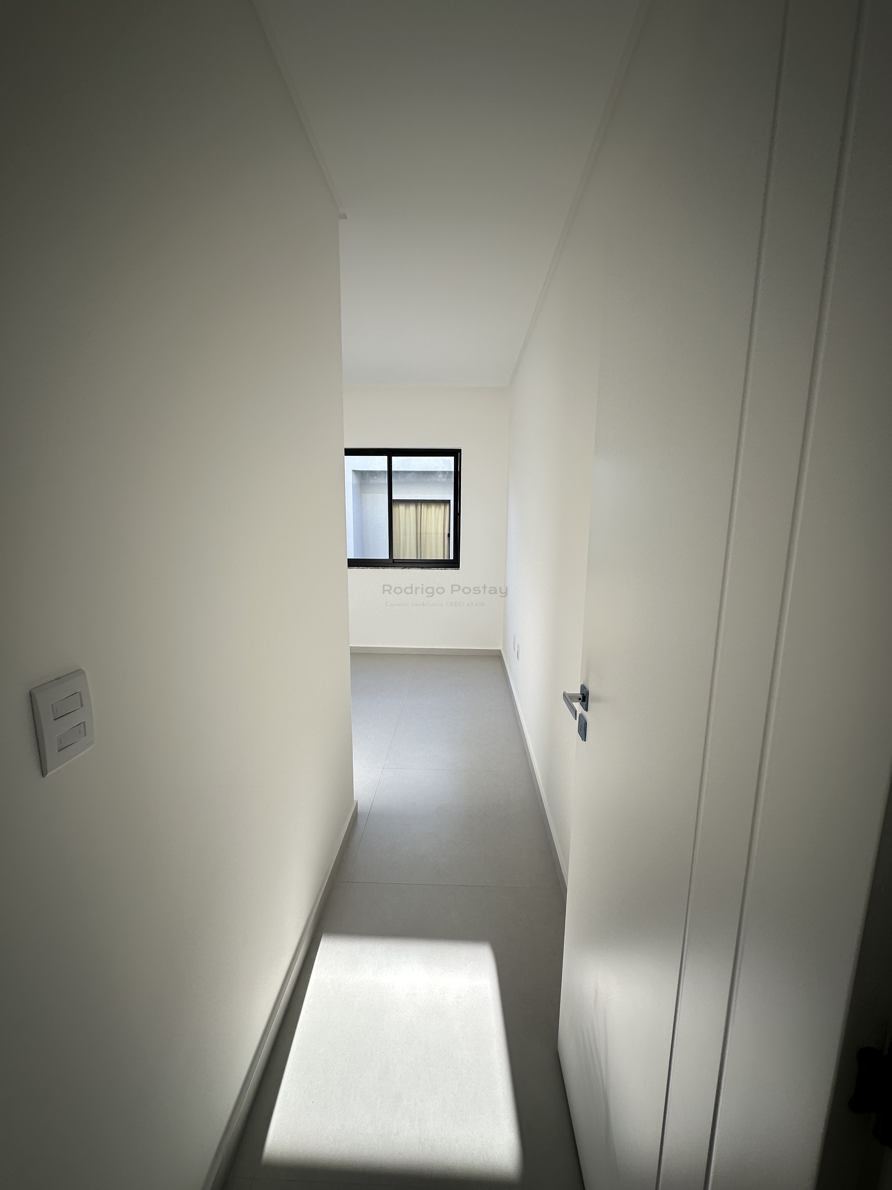 Sobrado alto padrão com 3 quartos e 2 vagas no Morretes