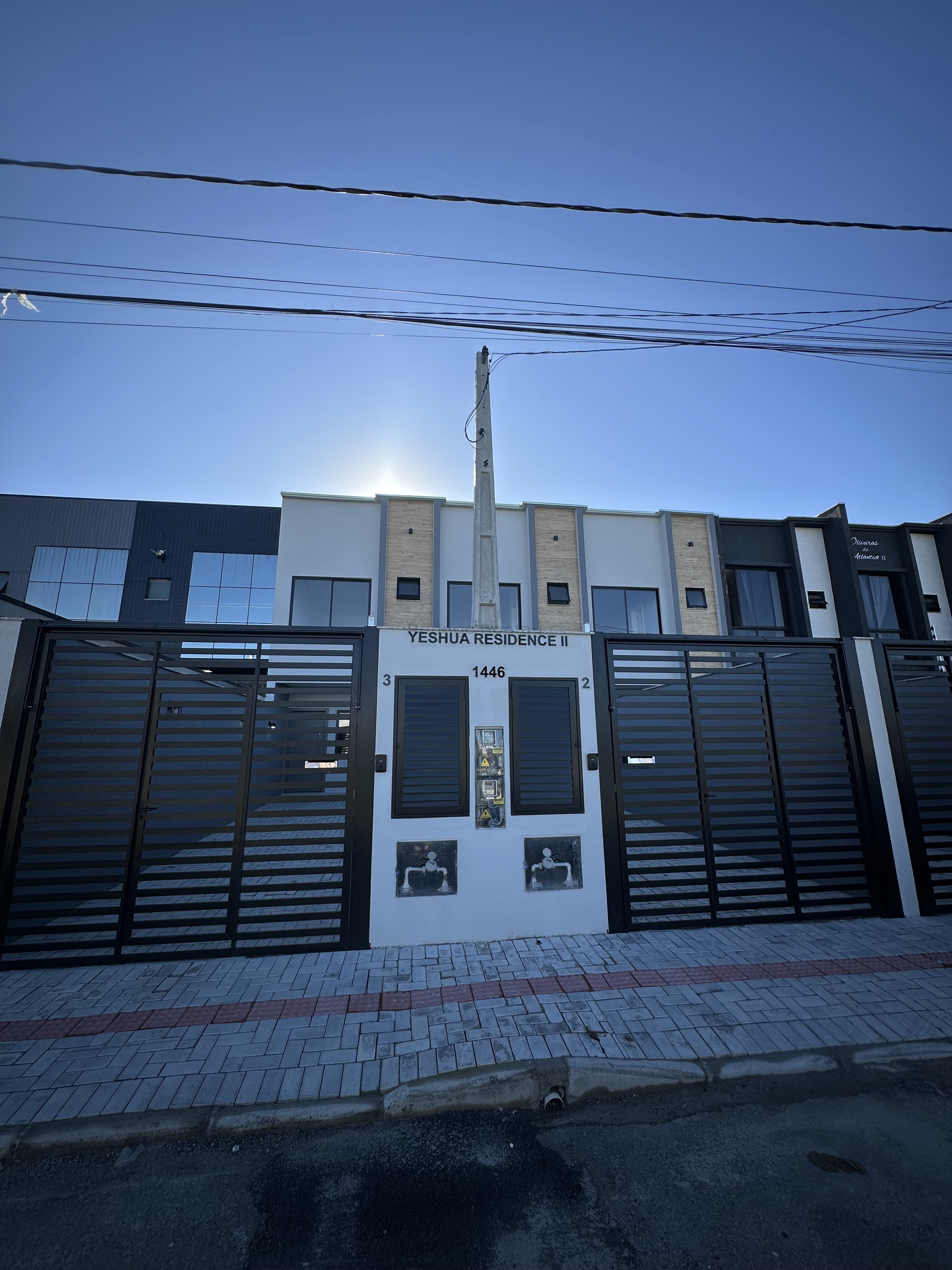 Sobrado alto padrão com 3 quartos e 2 vagas no Morretes