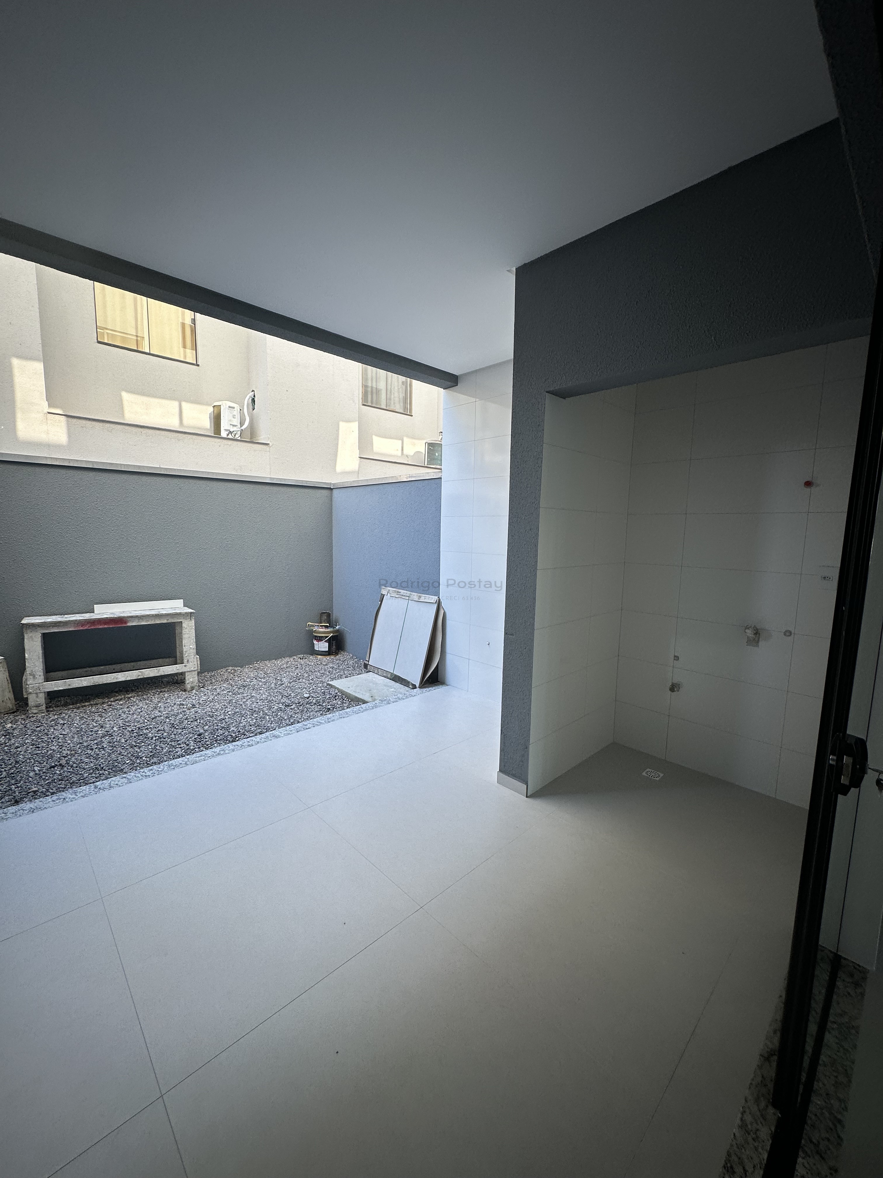 Sobrado alto padrão com 3 quartos e 2 vagas no Morretes