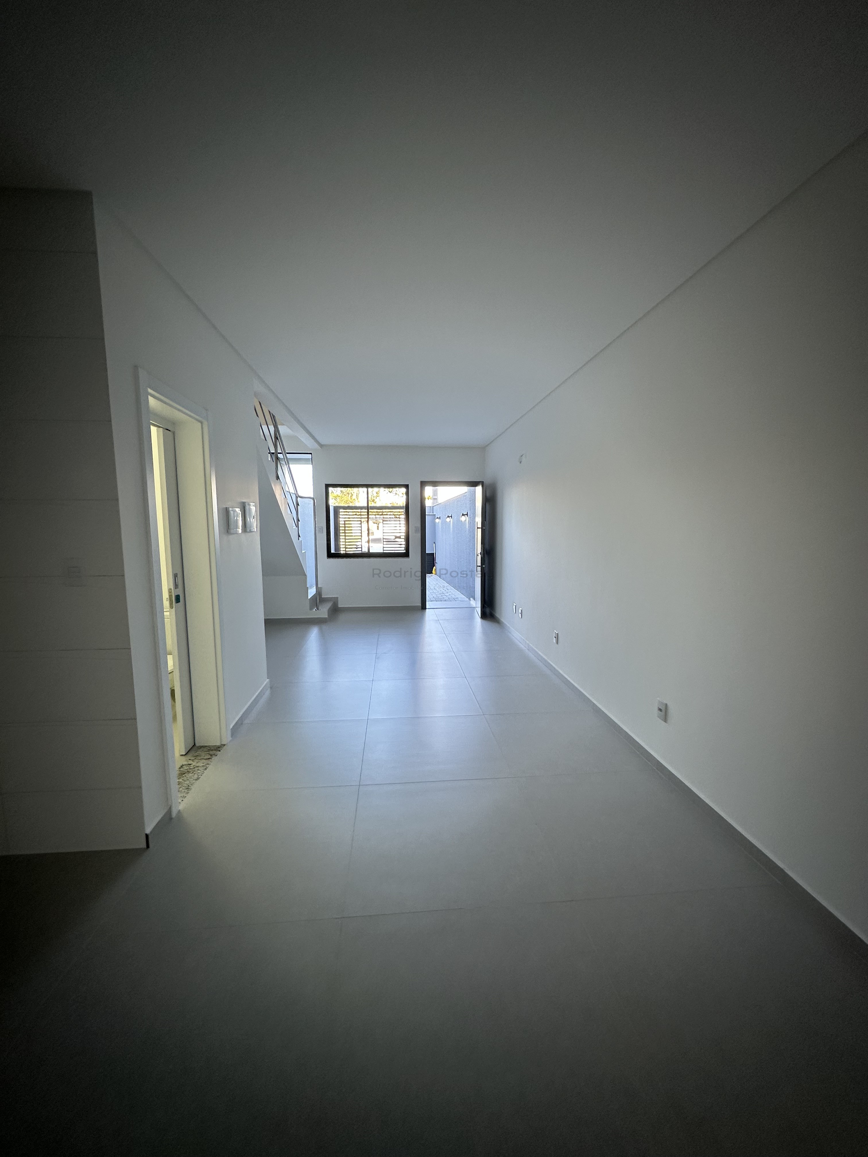 Sobrado alto padrão com 3 quartos e 2 vagas no Morretes