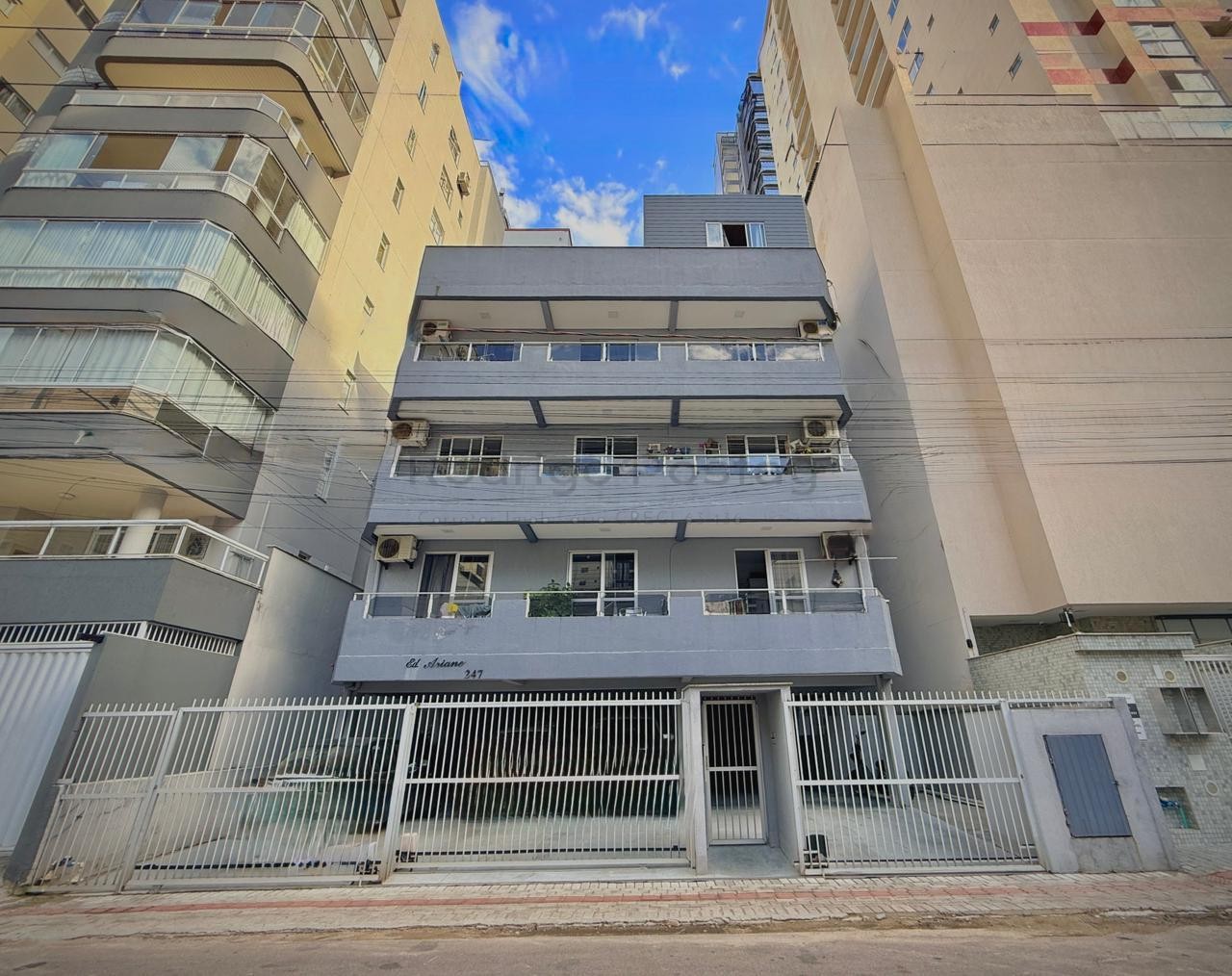 BARABADA - Apartamento com 3 quartos no coração da Meia Praia