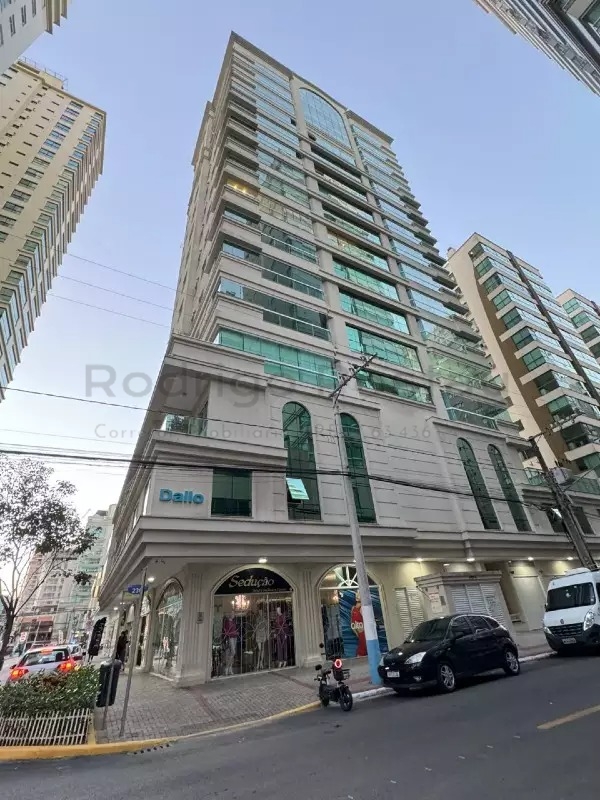 Apartamento mobiliado no Grand Chateau - Dallo - Meia Praia Itapema