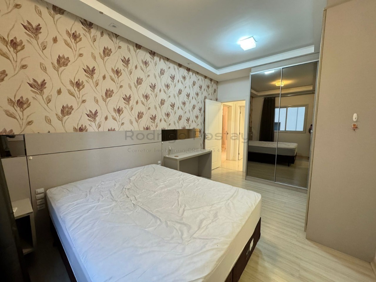 Apartamento mobiliado no Grand Chateau - Dallo - Meia Praia Itapema