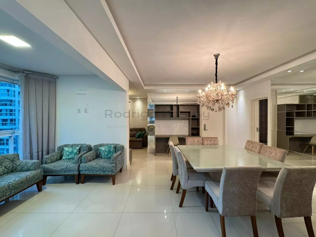 Apartamento mobiliado no Grand Chateau - Dallo - Meia Praia Itapema