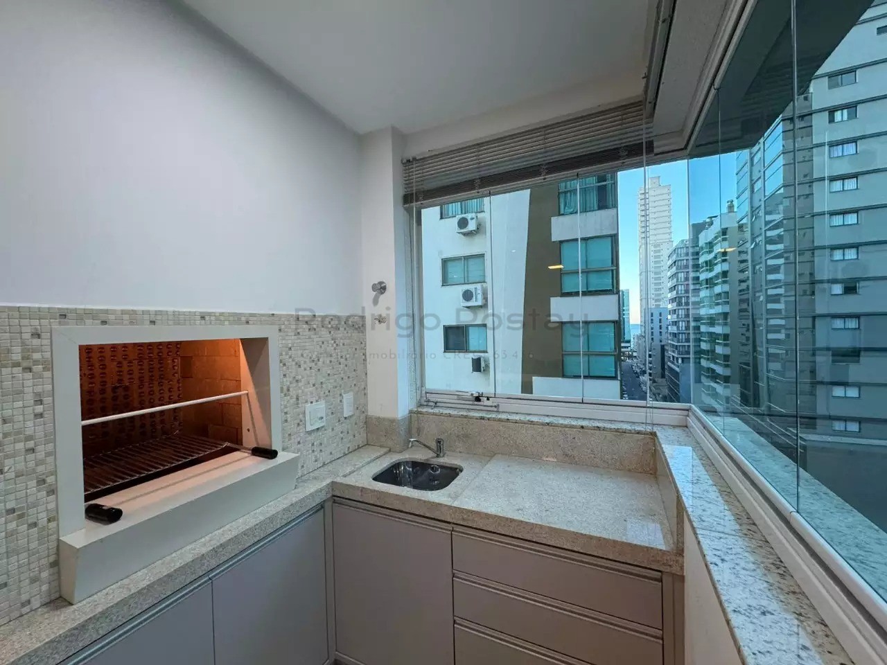 Apartamento mobiliado no Grand Chateau - Dallo - Meia Praia Itapema