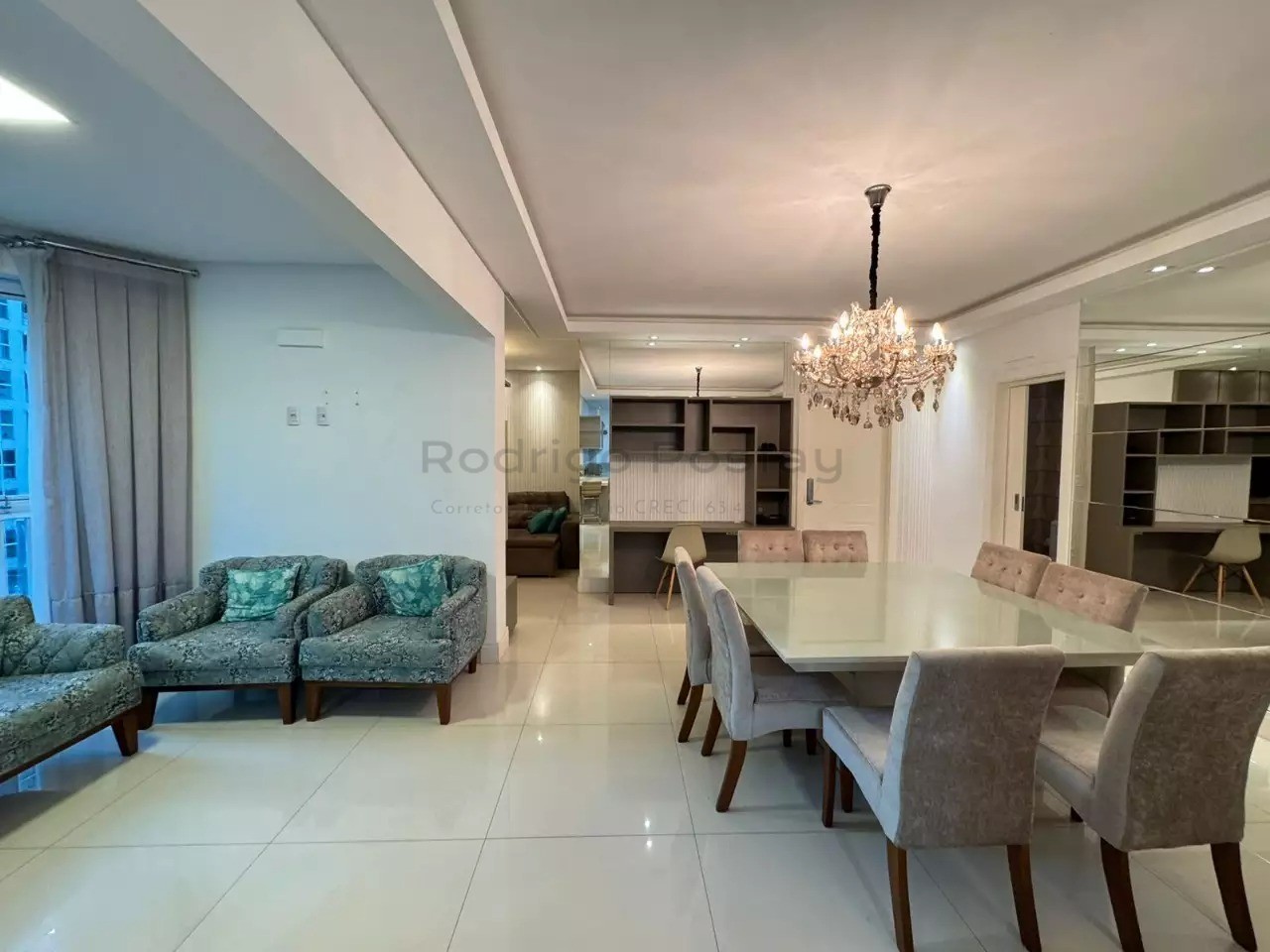 Apartamento mobiliado no Grand Chateau - Dallo - Meia Praia Itapema