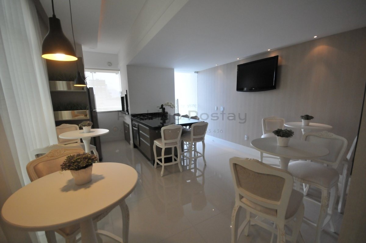 Apartamento mobiliado no Grand Chateau - Dallo - Meia Praia Itapema