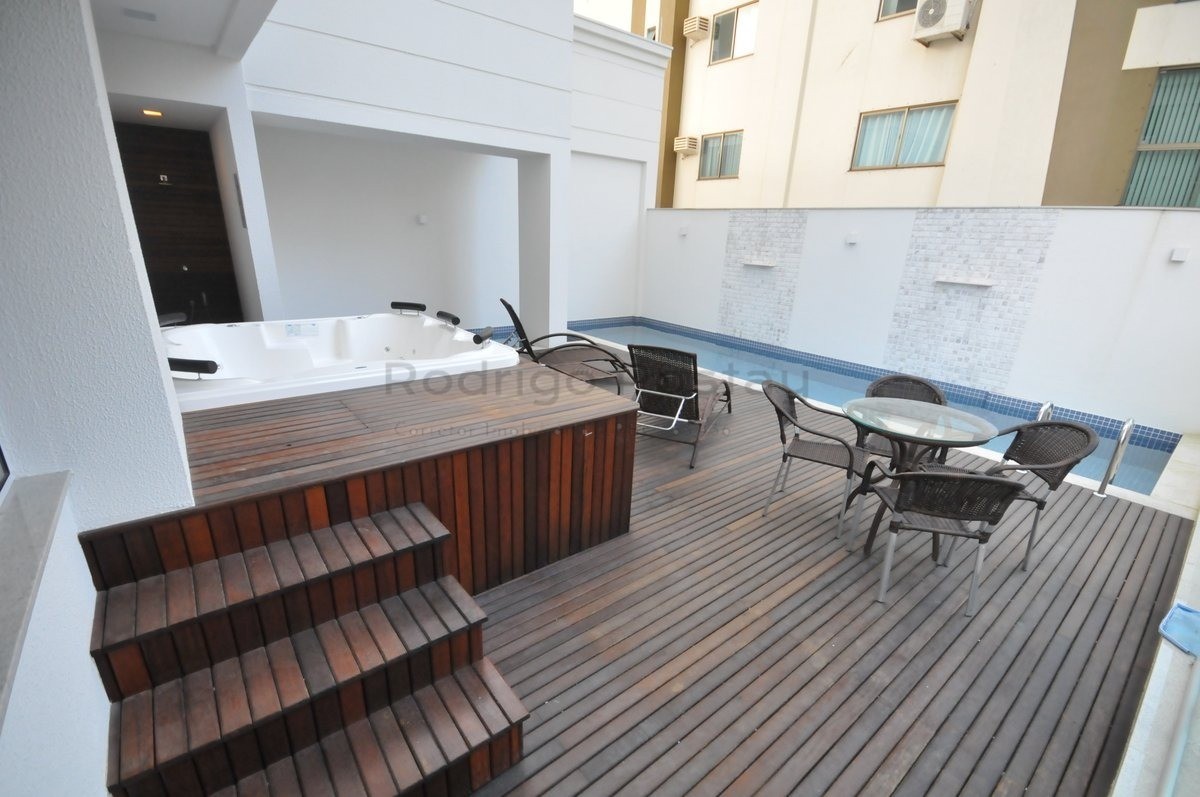 Apartamento mobiliado no Grand Chateau - Dallo - Meia Praia Itapema