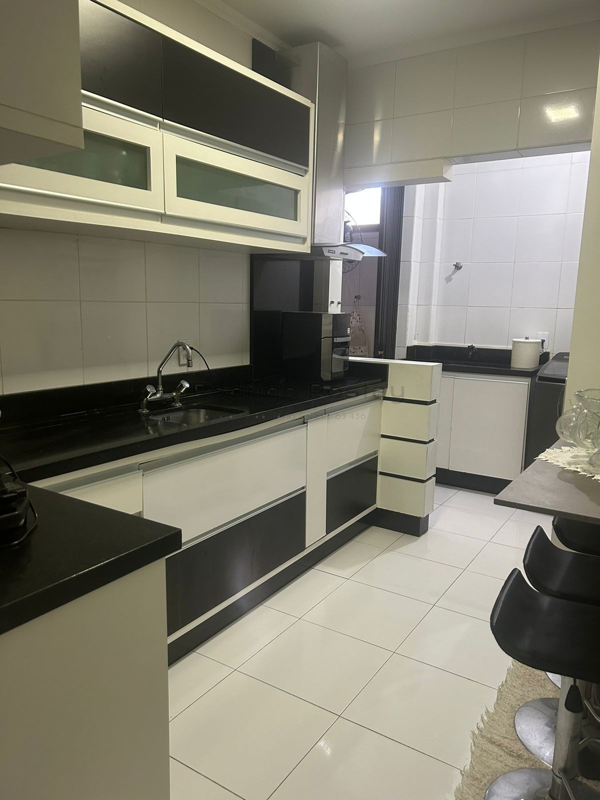 Apartamento mobiliado no Residencial Maresias - na Meia Praia em Itapema