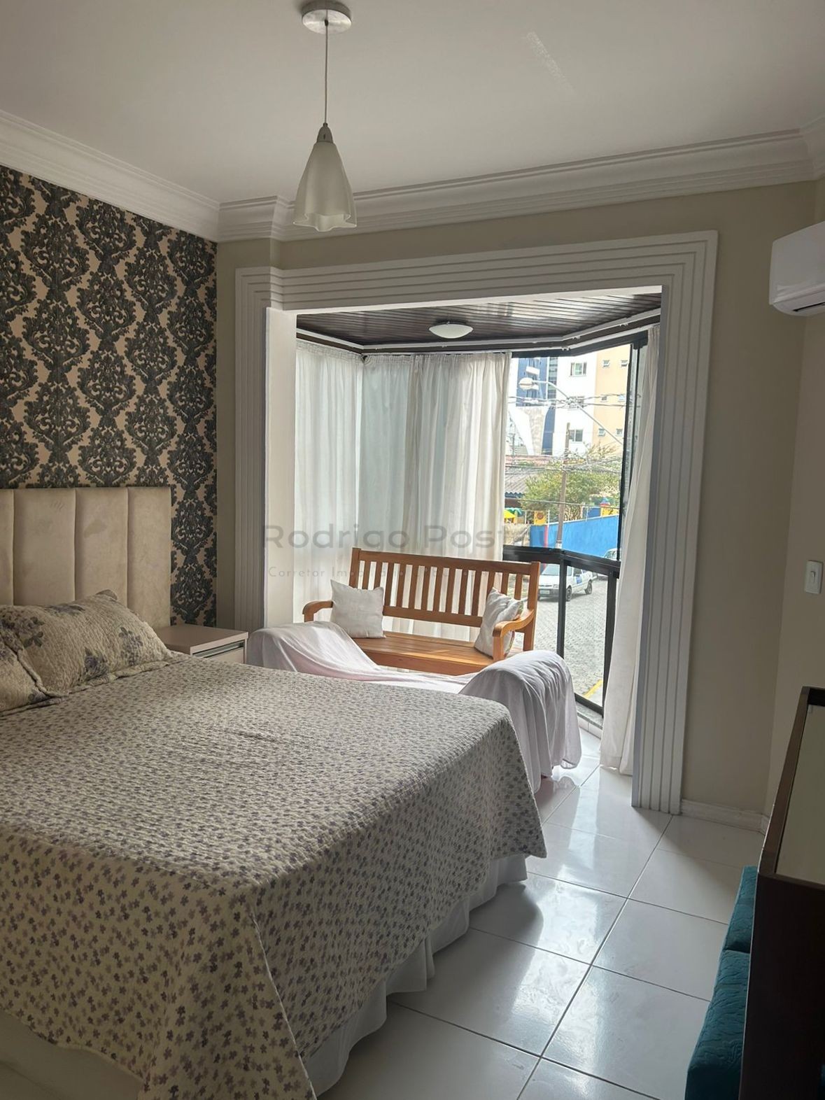 Apartamento mobiliado no Residencial Maresias - na Meia Praia em Itapema