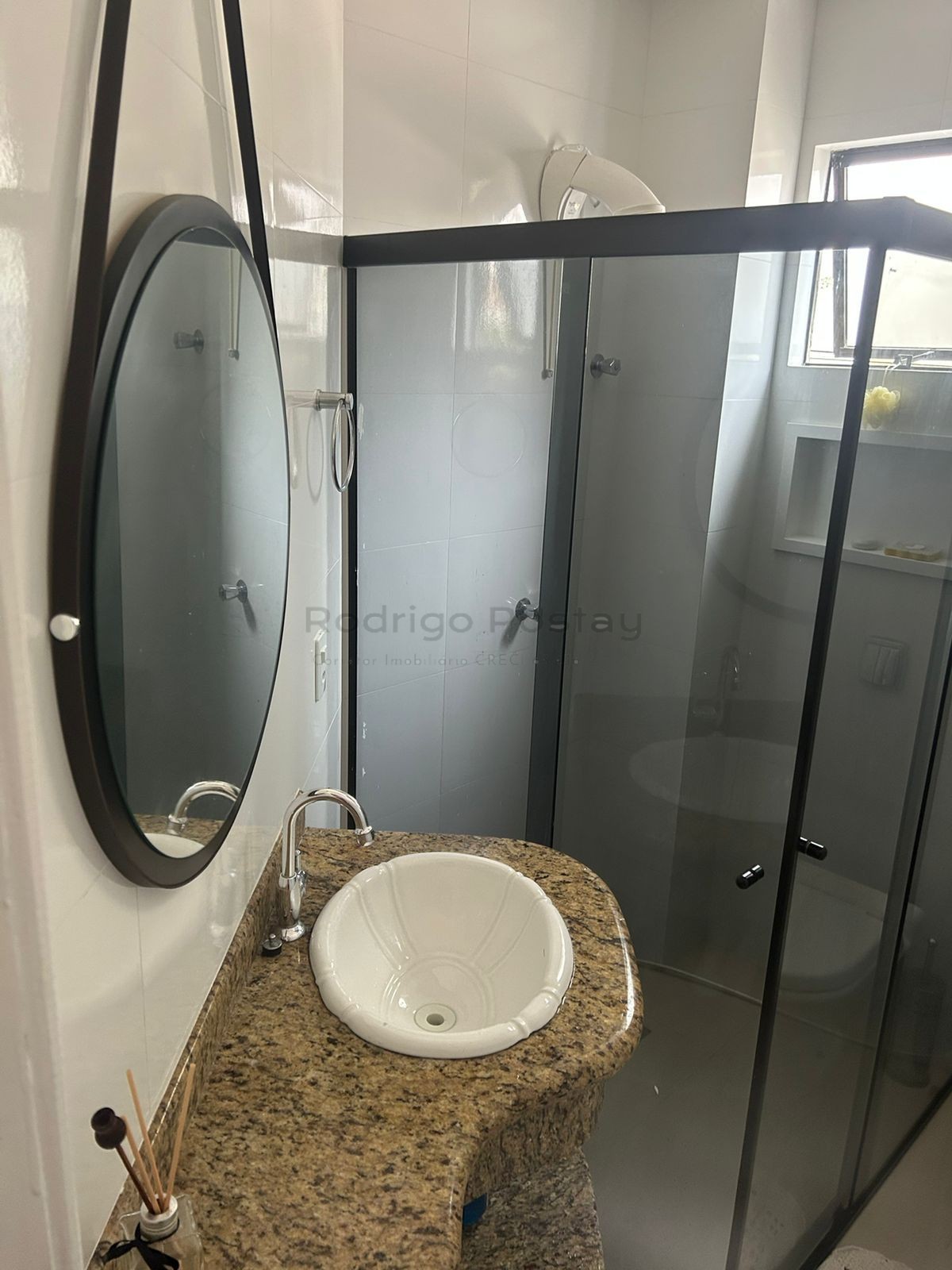 Apartamento mobiliado no Residencial Maresias - na Meia Praia em Itapema