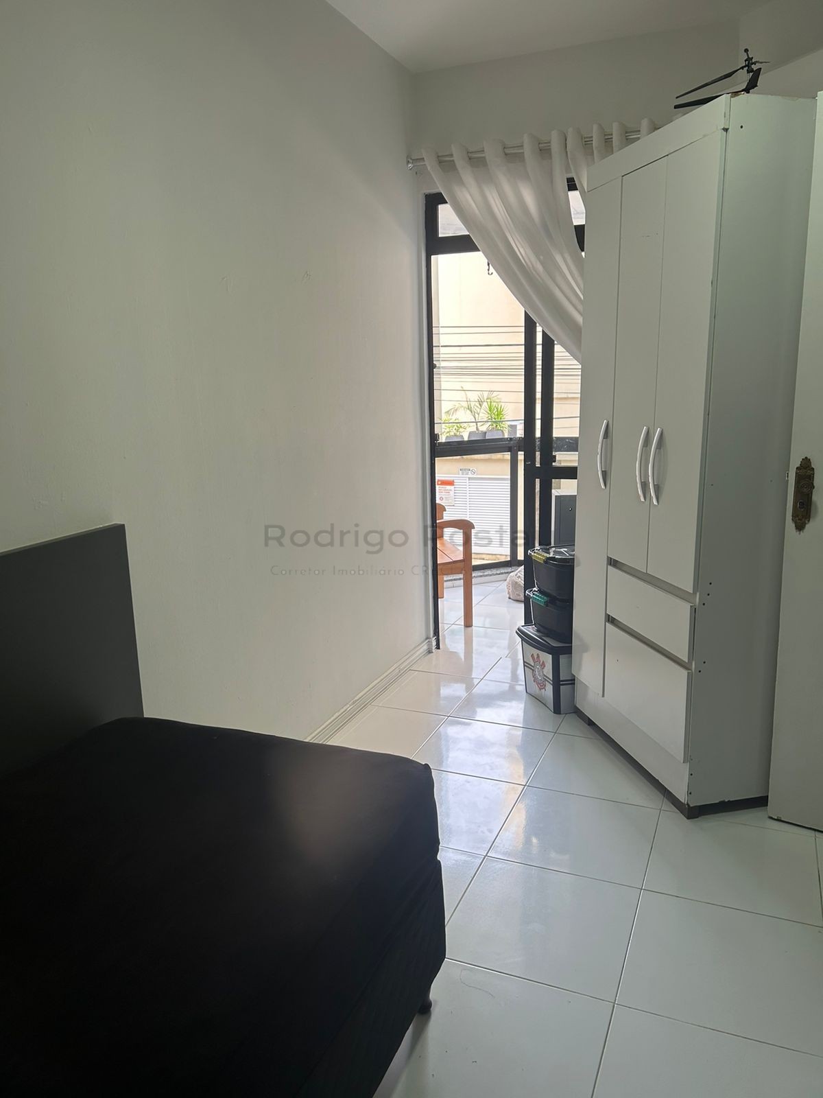 Apartamento mobiliado no Residencial Maresias - na Meia Praia em Itapema