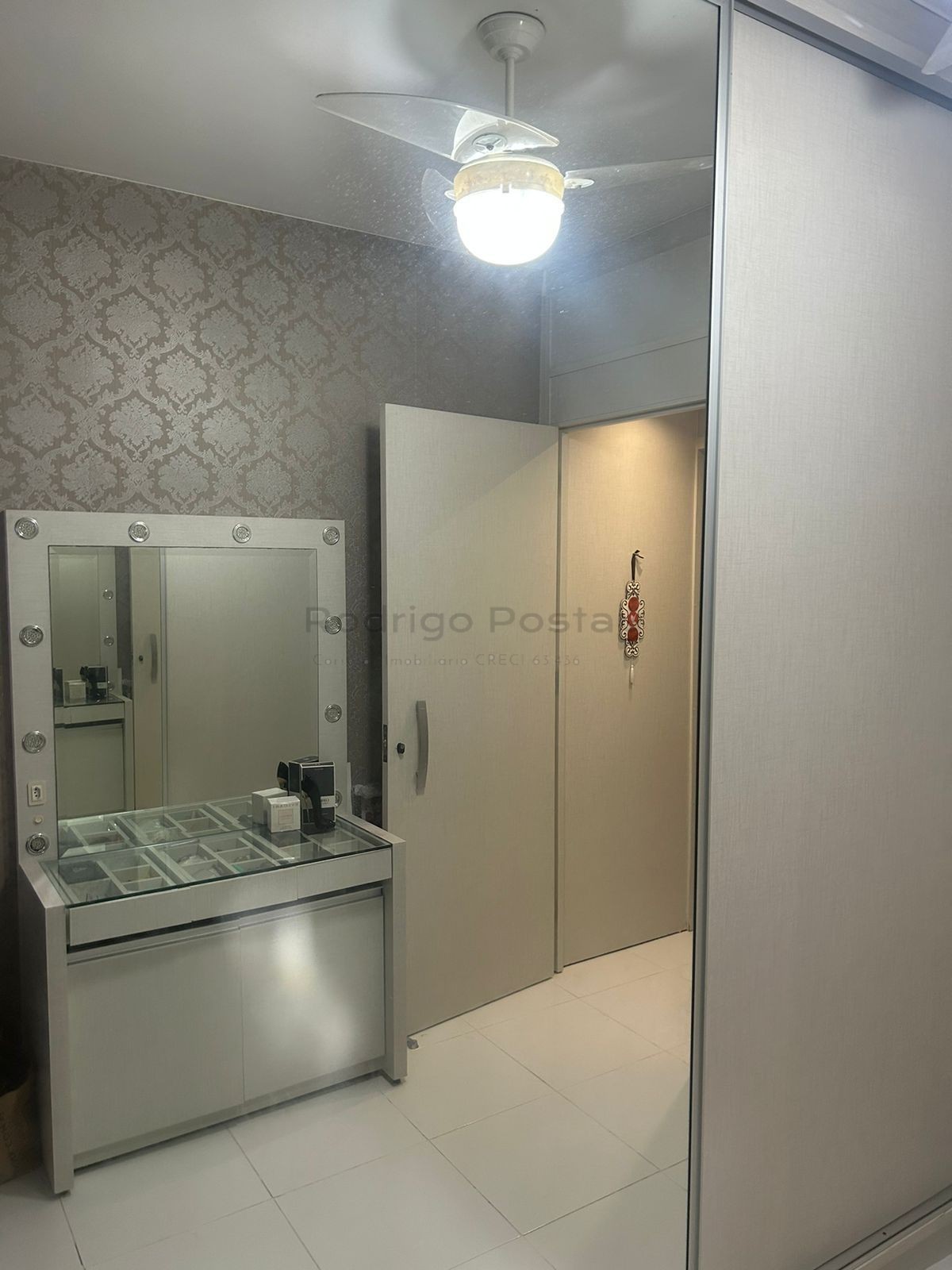 Apartamento mobiliado no Residencial Maresias - na Meia Praia em Itapema