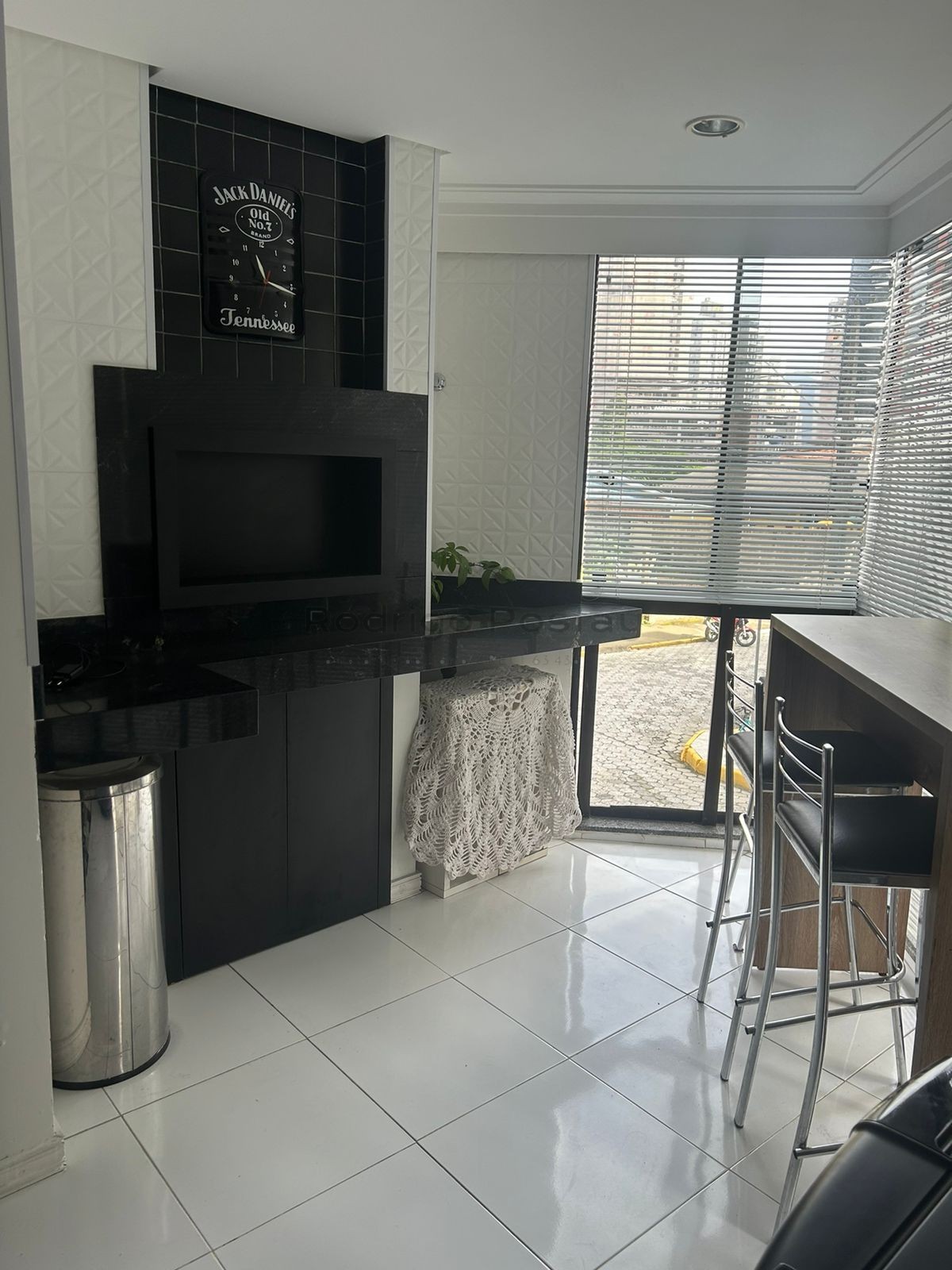 Apartamento mobiliado no Residencial Maresias - na Meia Praia em Itapema