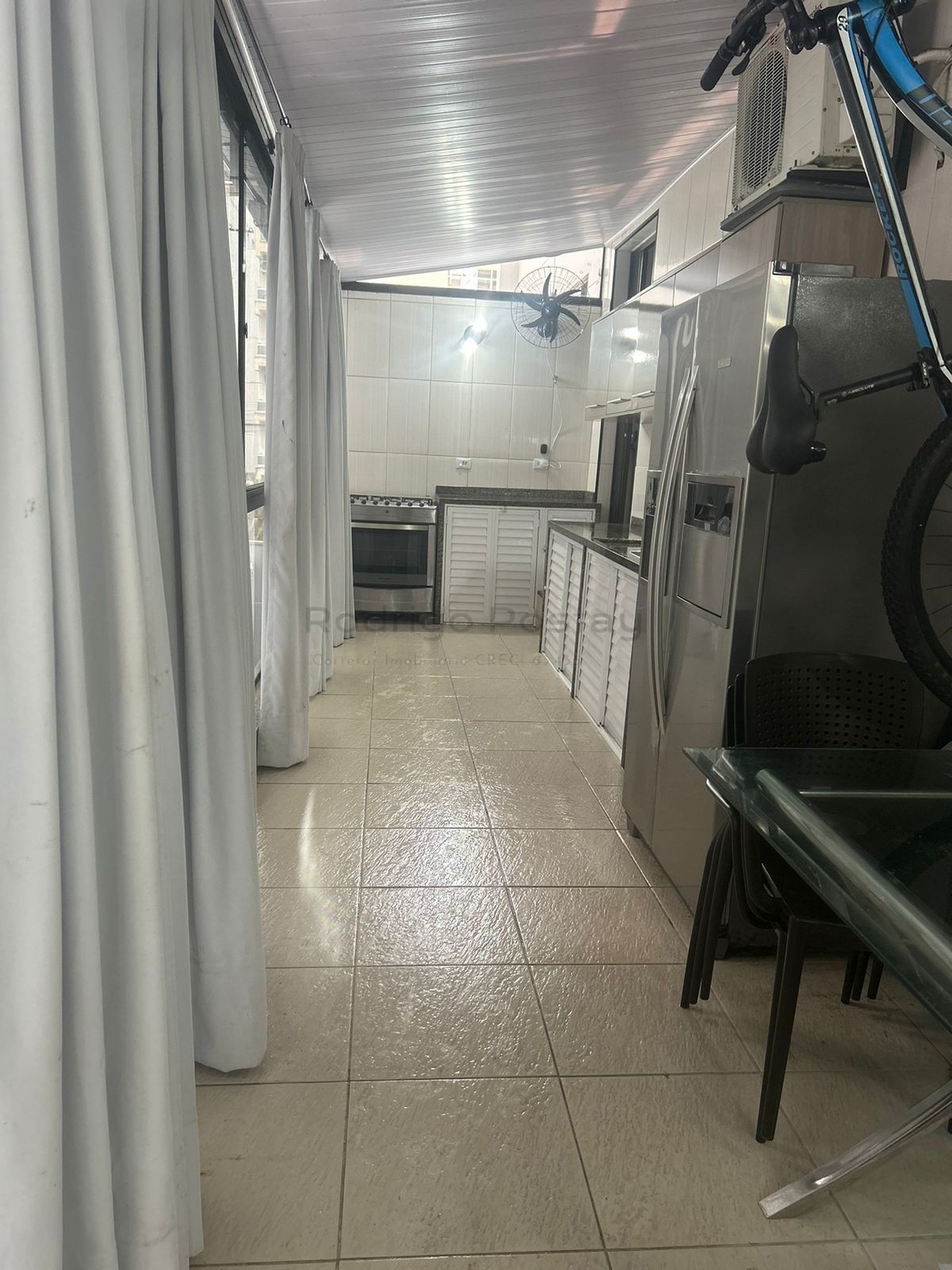 Apartamento mobiliado no Residencial Maresias - na Meia Praia em Itapema