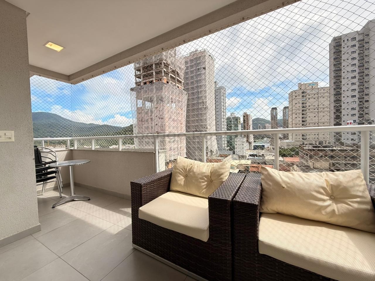 Apartamento mobiliado no Residencial Vernaza no Centro de Itapema