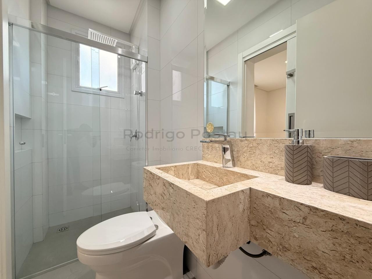 Apartamento mobiliado no Residencial Vernaza no Centro de Itapema