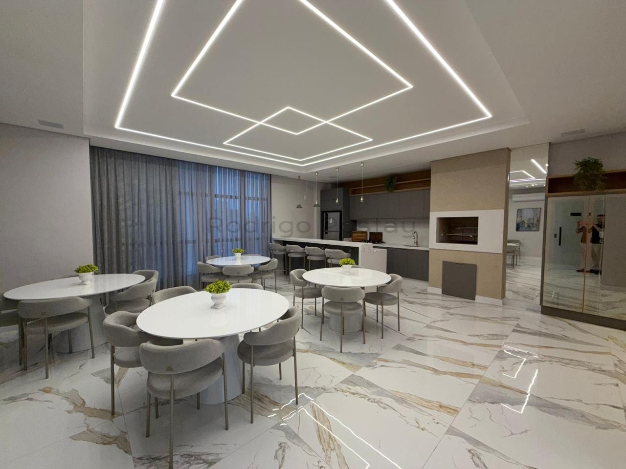🏖️ APARTAMENTO 4 SUÍTES NO CENTRO DE ITAPEMA – 300M DO MAR!